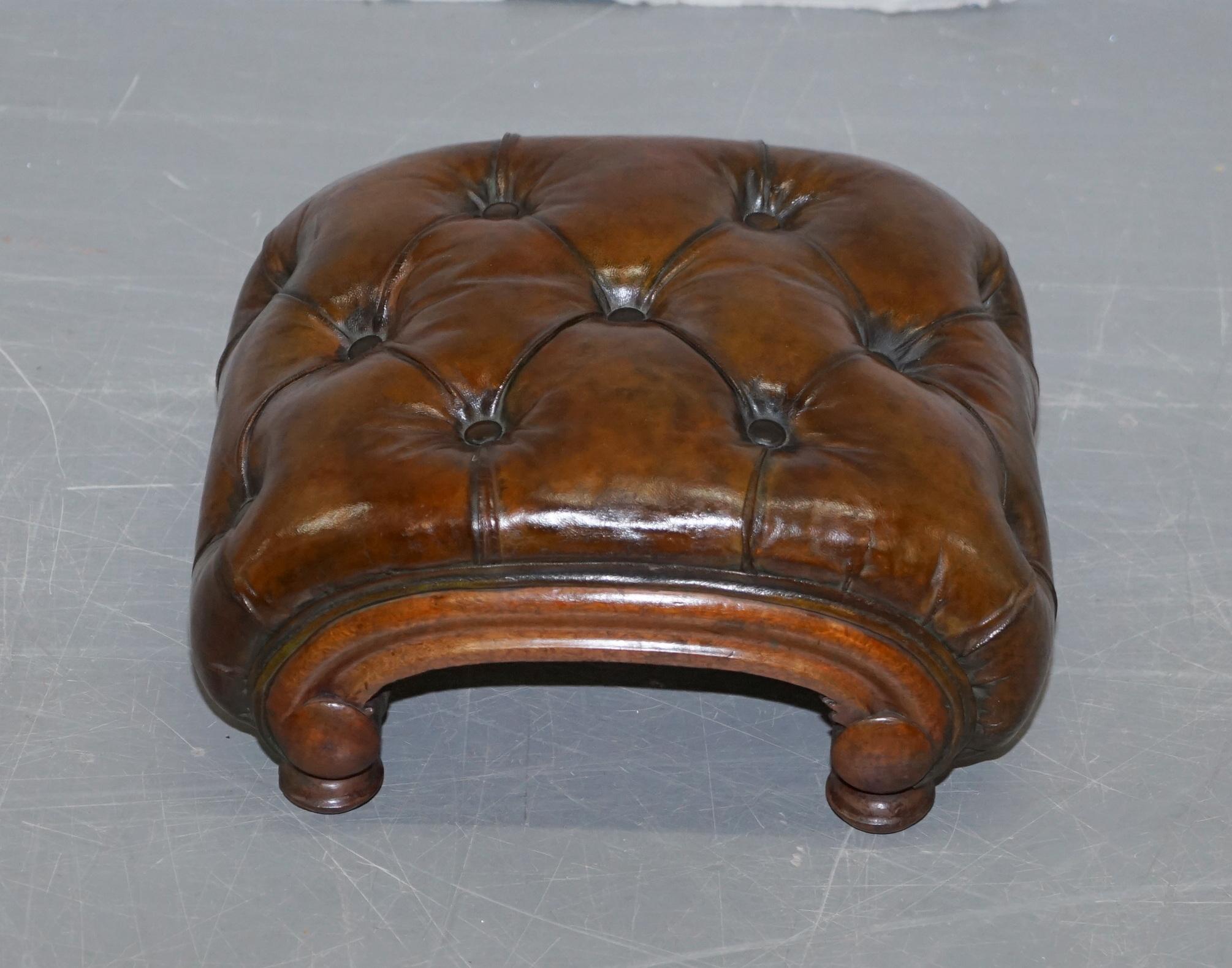 We are delighted to offer for sale this lovely handmade in England circa 1780 George III chesterfield buttoned walnut framed brown leather footstool

A very attractive small curved footstool, it is one of the oldest I have come across and would