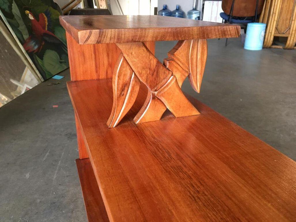 Bambou Table d'appoint en acajou restaurée, sculptée à la main en bambou en vente