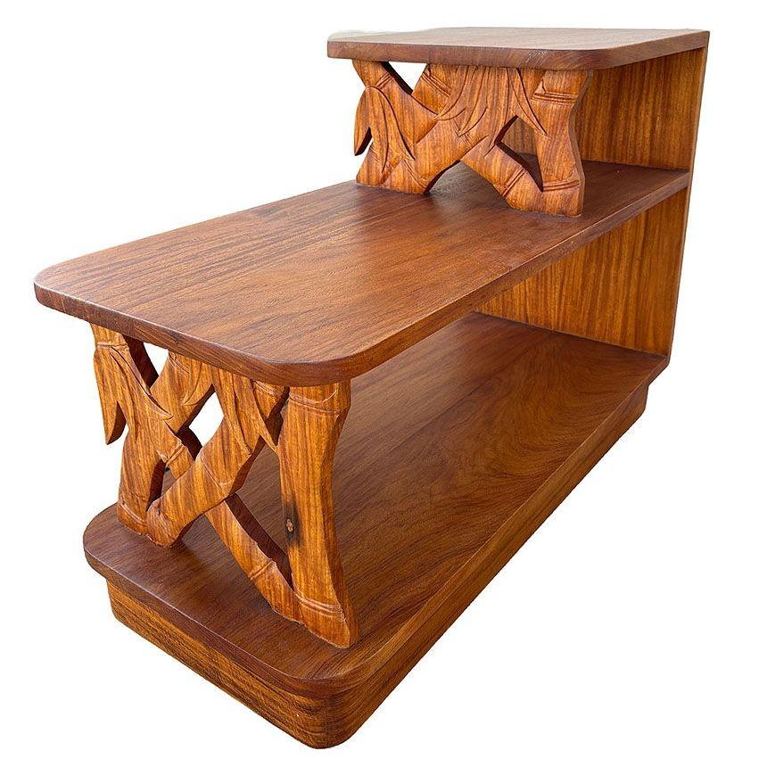 Américain Lampe d'appoint à 3 niveaux restaurée à la main en bois de Koa sculpté à la main avec motif de bambou en vente