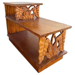 Mesa auxiliar de 3 niveles de madera de Koa restaurada y tallada a mano con motivos florales de anturios