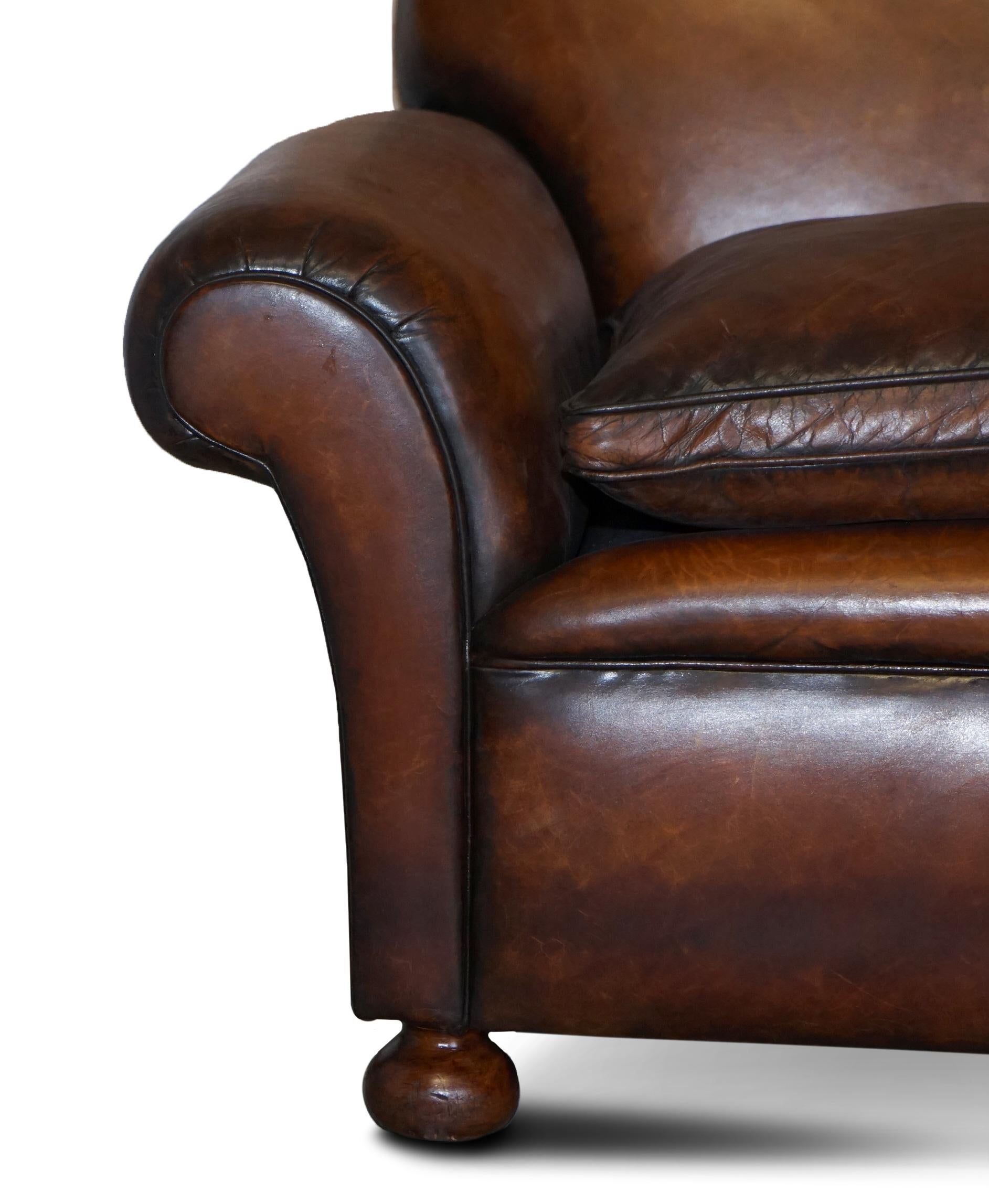 Fauteuil victorien ancien restauré en cuir marron teint à la main, 3 à 4 places, sièges en plumes en vente 4