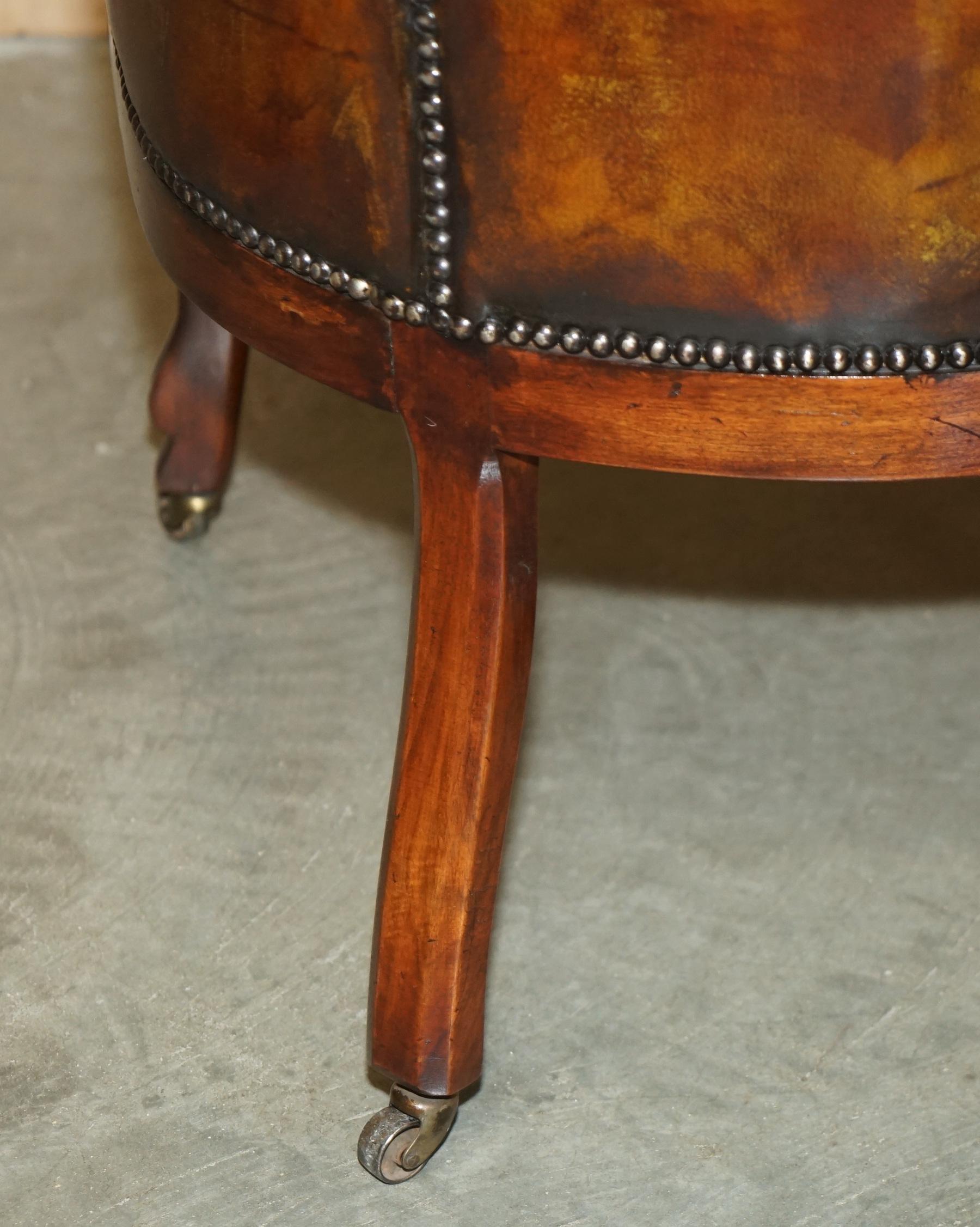 SILLÓN BIBLIOTECA VCTORIANO CHESTERFIELD DE CUERO MARRON TINTADO A MANO RESTAURADO en venta 11