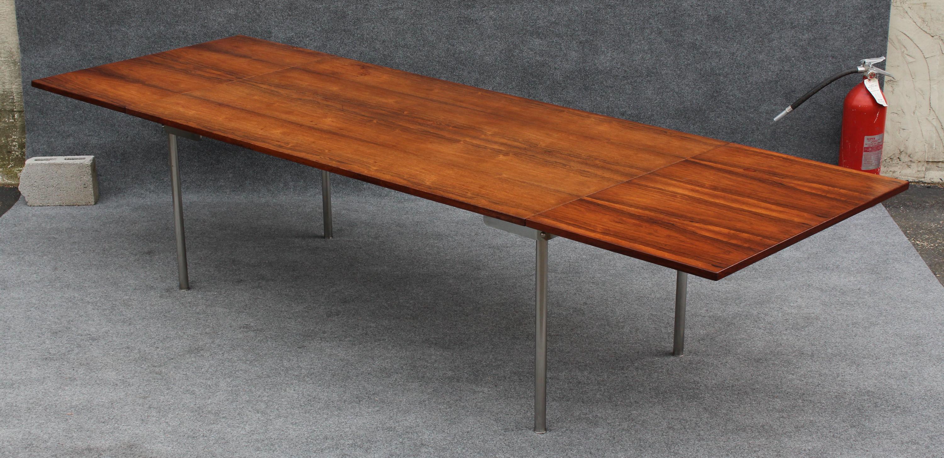 Restored Hans J. Wegner for Andreas Tuck AT-319 Drop-Leaf Rosewood Dining Table In Good Condition For Sale In Philadelphia, PA