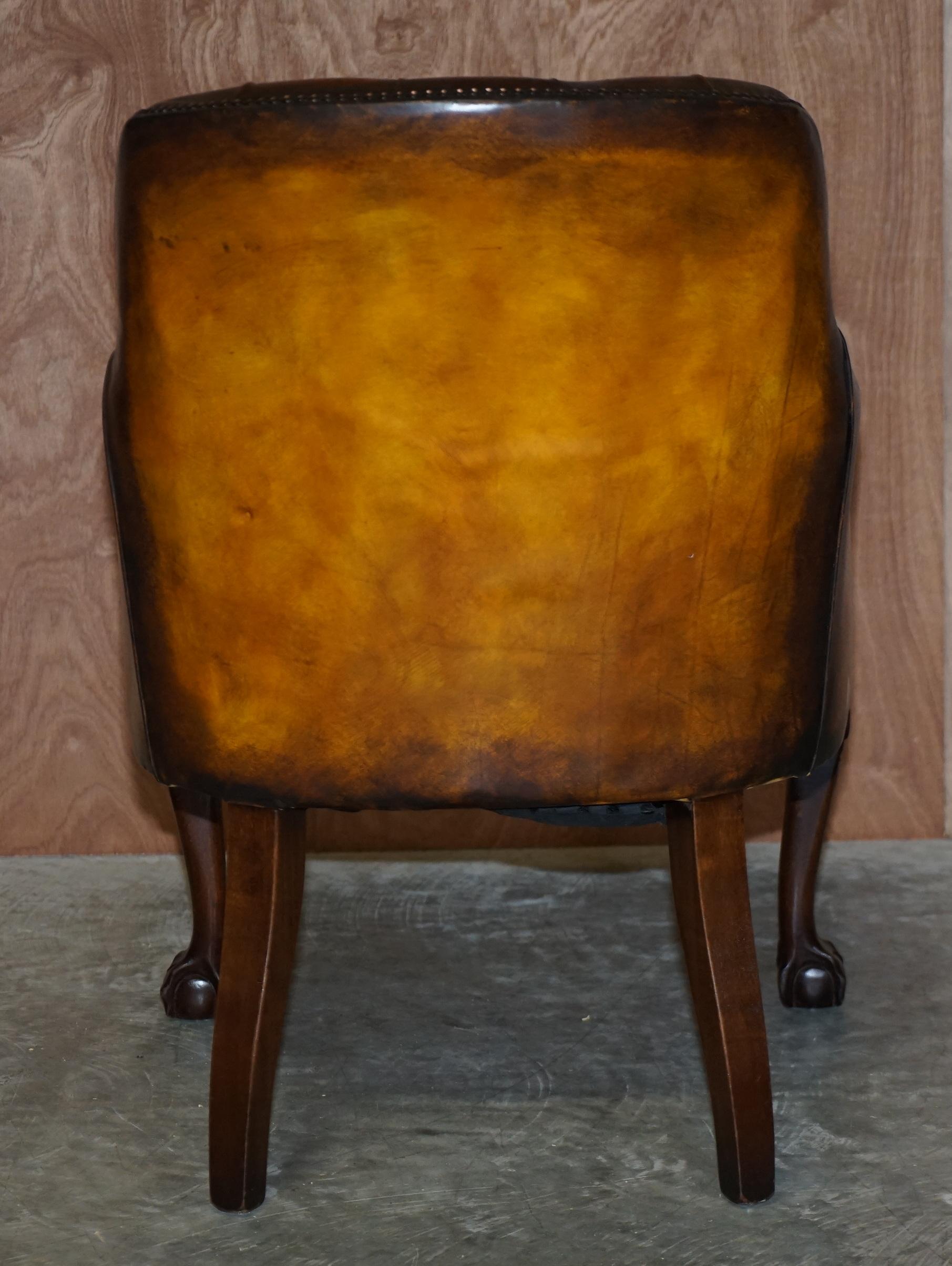 RESTORED HARRODS LONDON CHESTERFiELD BROWN LEATHER ARMCHAIR CLAW & BALL FEET For Sale 6