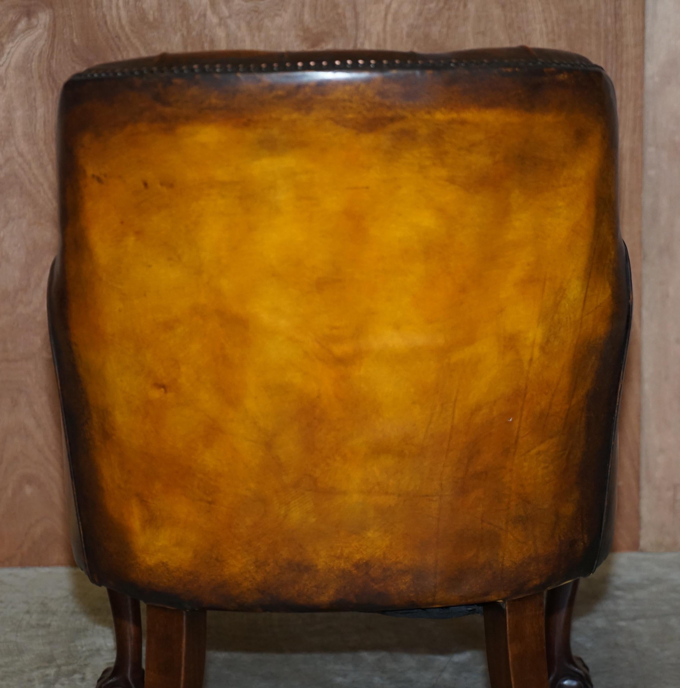 RESTORED HARRODS LONDON CHESTERFiELD BROWN LEATHER ARMCHAIR CLAW & BALL FEET For Sale 7