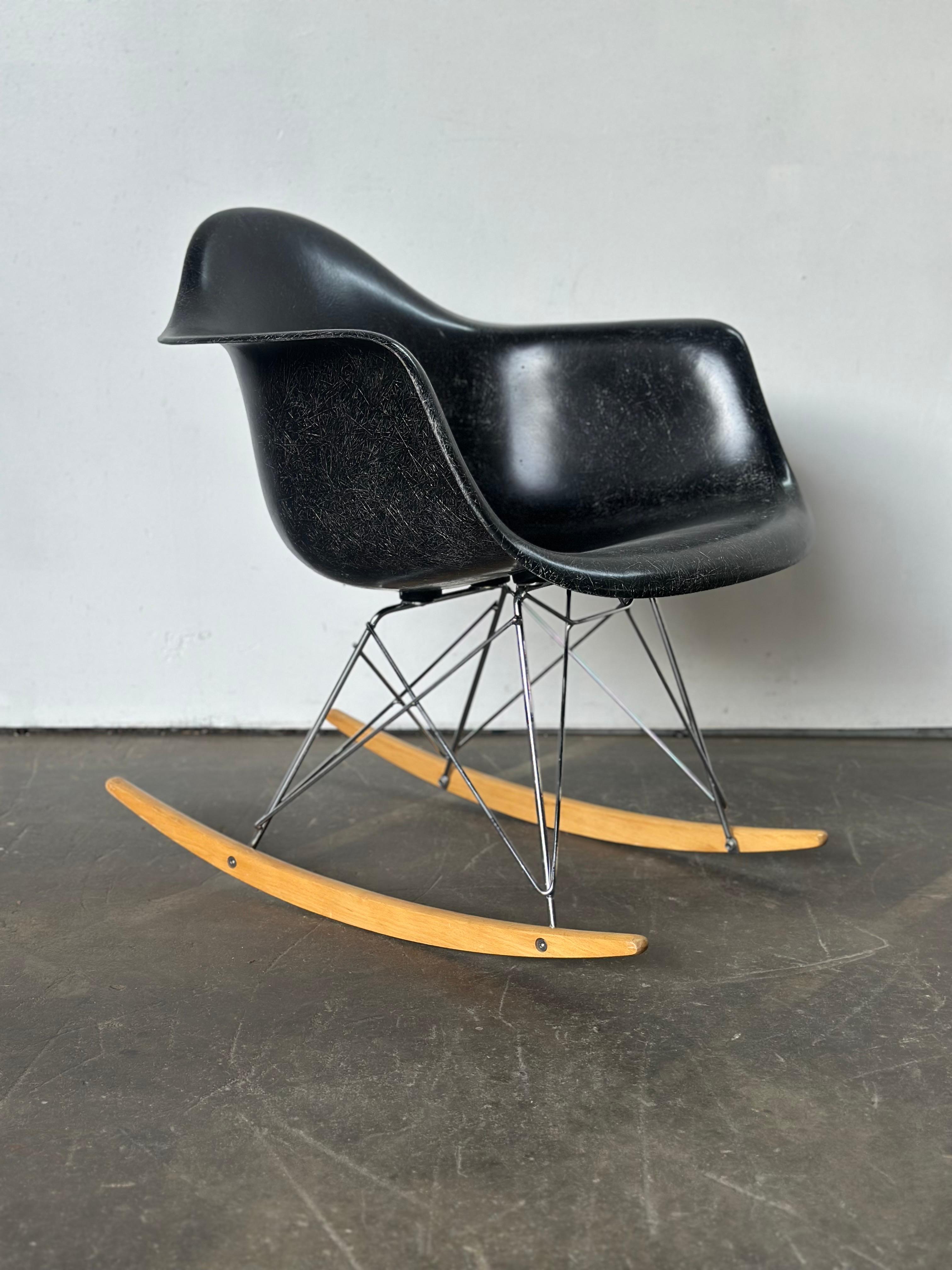 Restored Herman Miller Eames Fiberglass Rocking Chair For Sale 6
