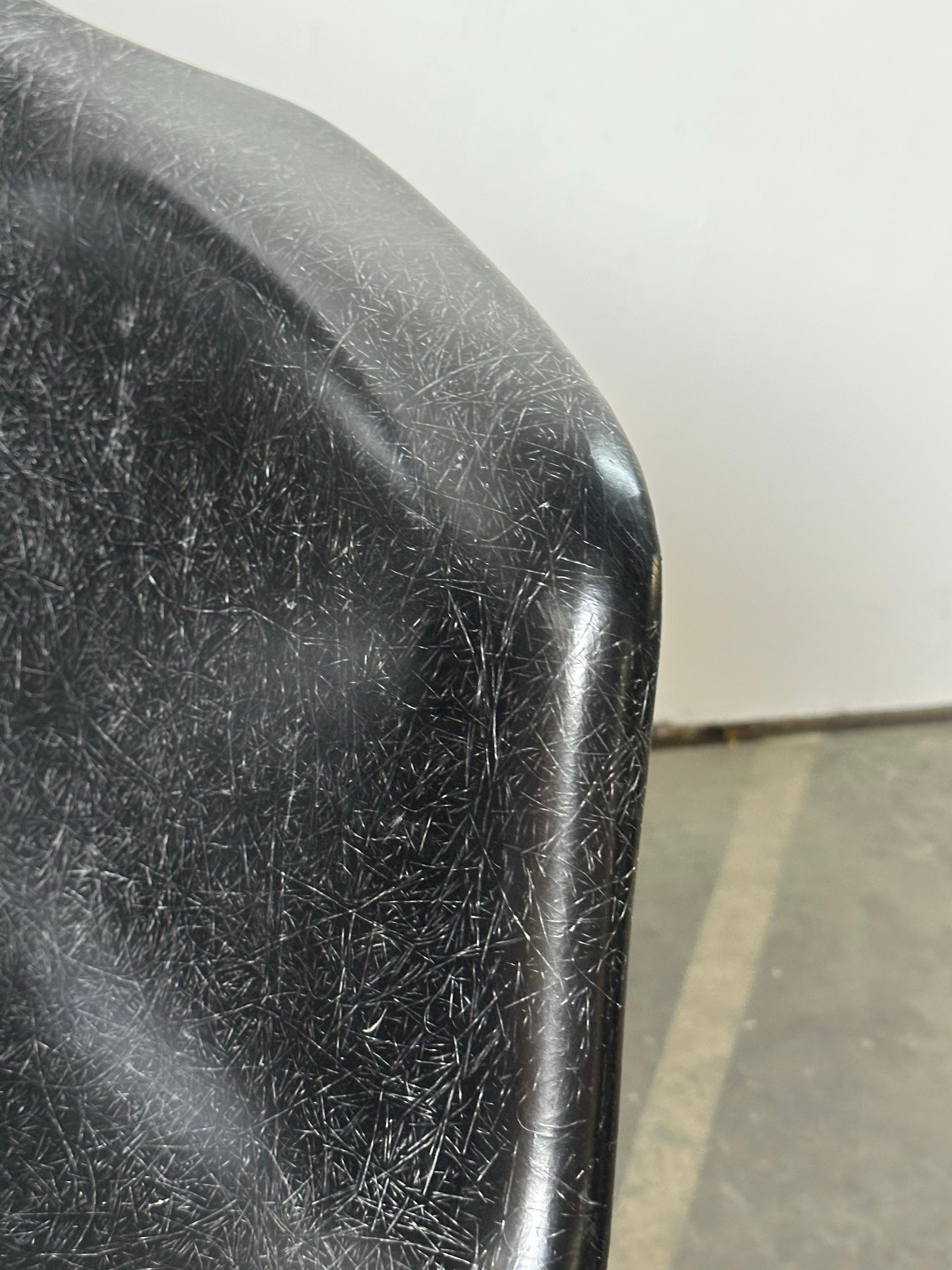 Restored Herman Miller Eames Fiberglass Rocking Chair In Good Condition For Sale In Brooklyn, NY