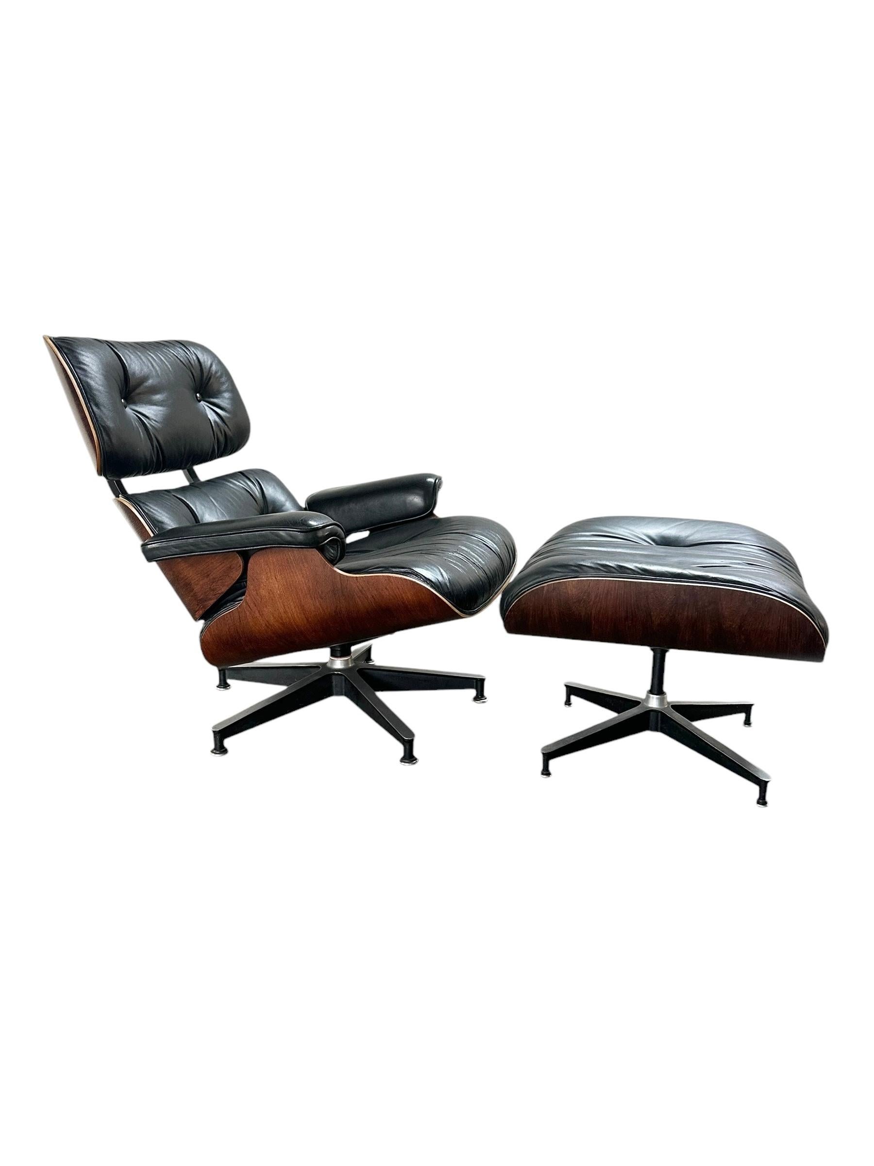 Restaurierter Herman Miller Eames-Loungesessel und Ottomane im Angebot 1