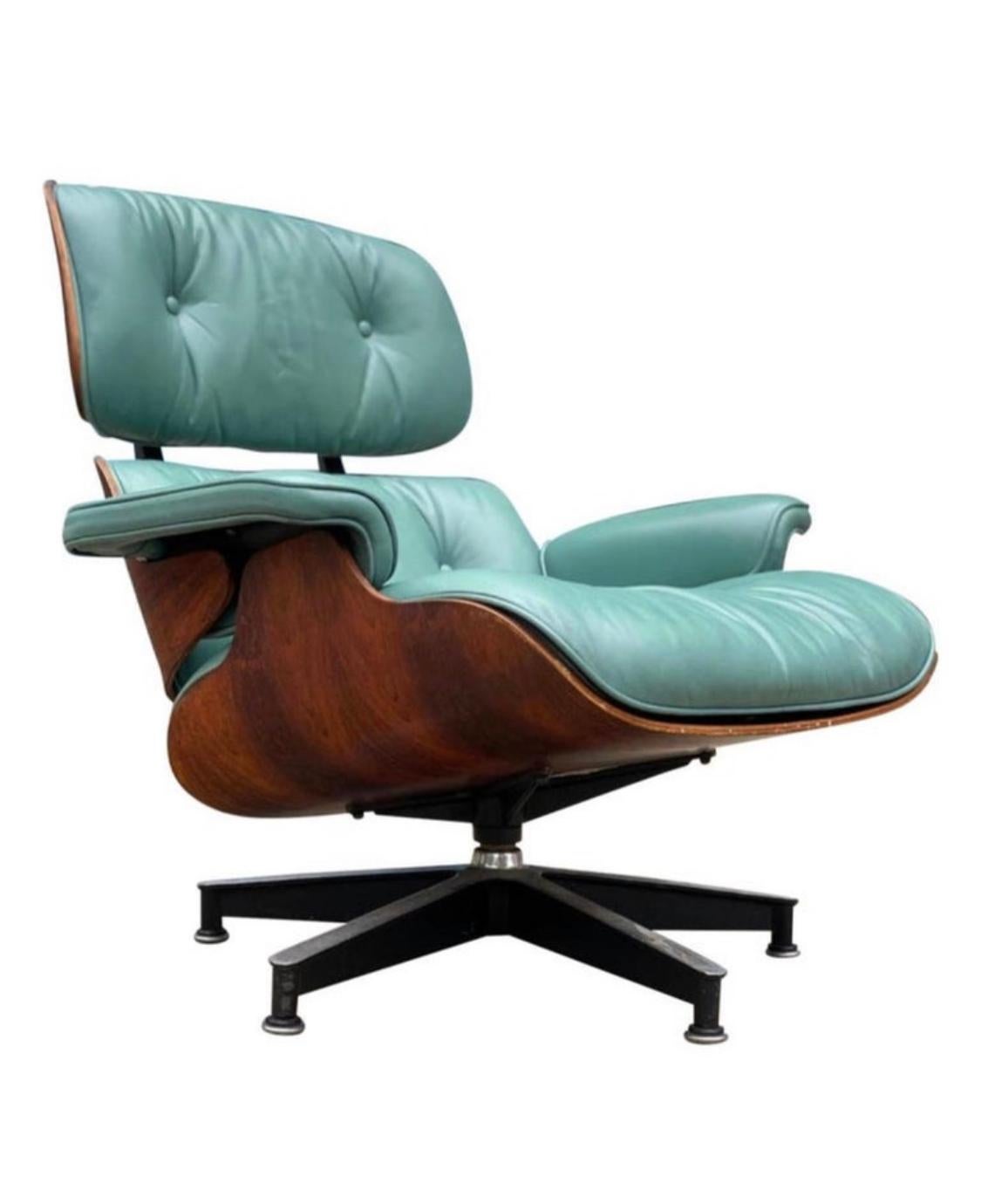 Mid-Century Modern Chaise longue et pouf Eames Herman Miller restaurées avec nouveaux coussins personnalisés en vente