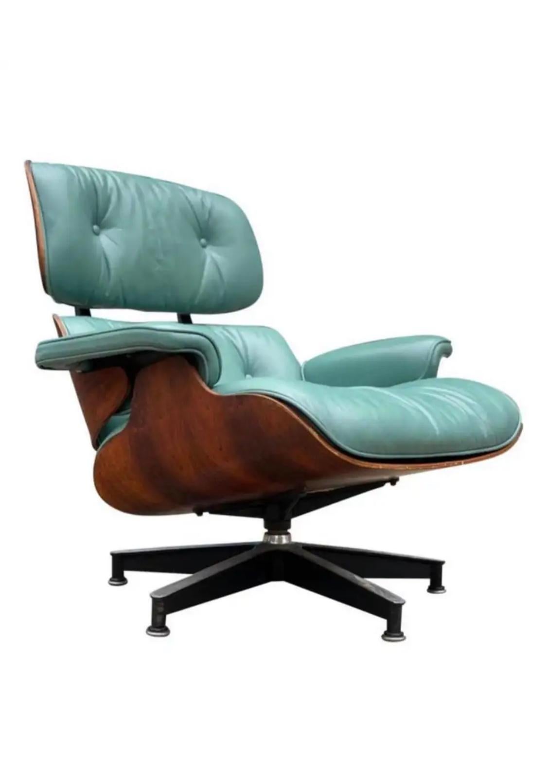 Mid-Century Modern Restored Herman Miller Eames Lounge Chair and Ottoman with Custom New Cushions For Sale