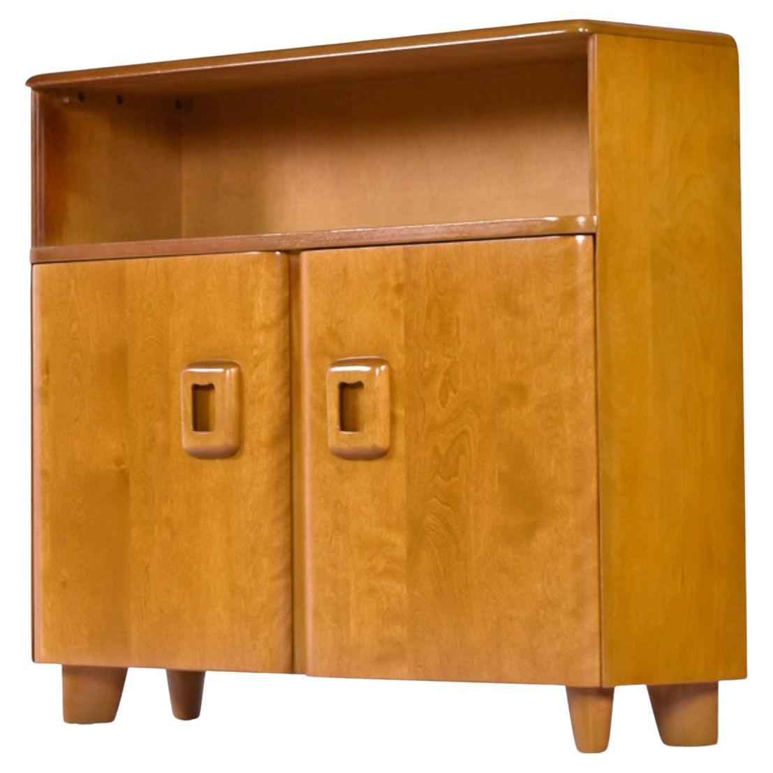 Restored Heywood Wakefield Wheat Finish M326 Cabinet Bookcase For Sale