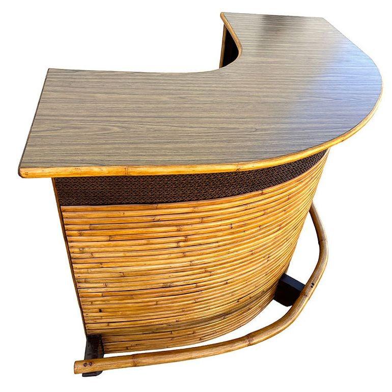 Restored Horizontal Stacked Restored Rattan L-shaped Corner Bar w/ Foot Rest In Excellent Condition For Sale In Van Nuys, CA