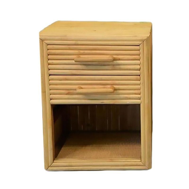 Américain Table de chevet en rotin à bâtons empilés horizontaux restaurée avec espace Cubby, Pair en vente