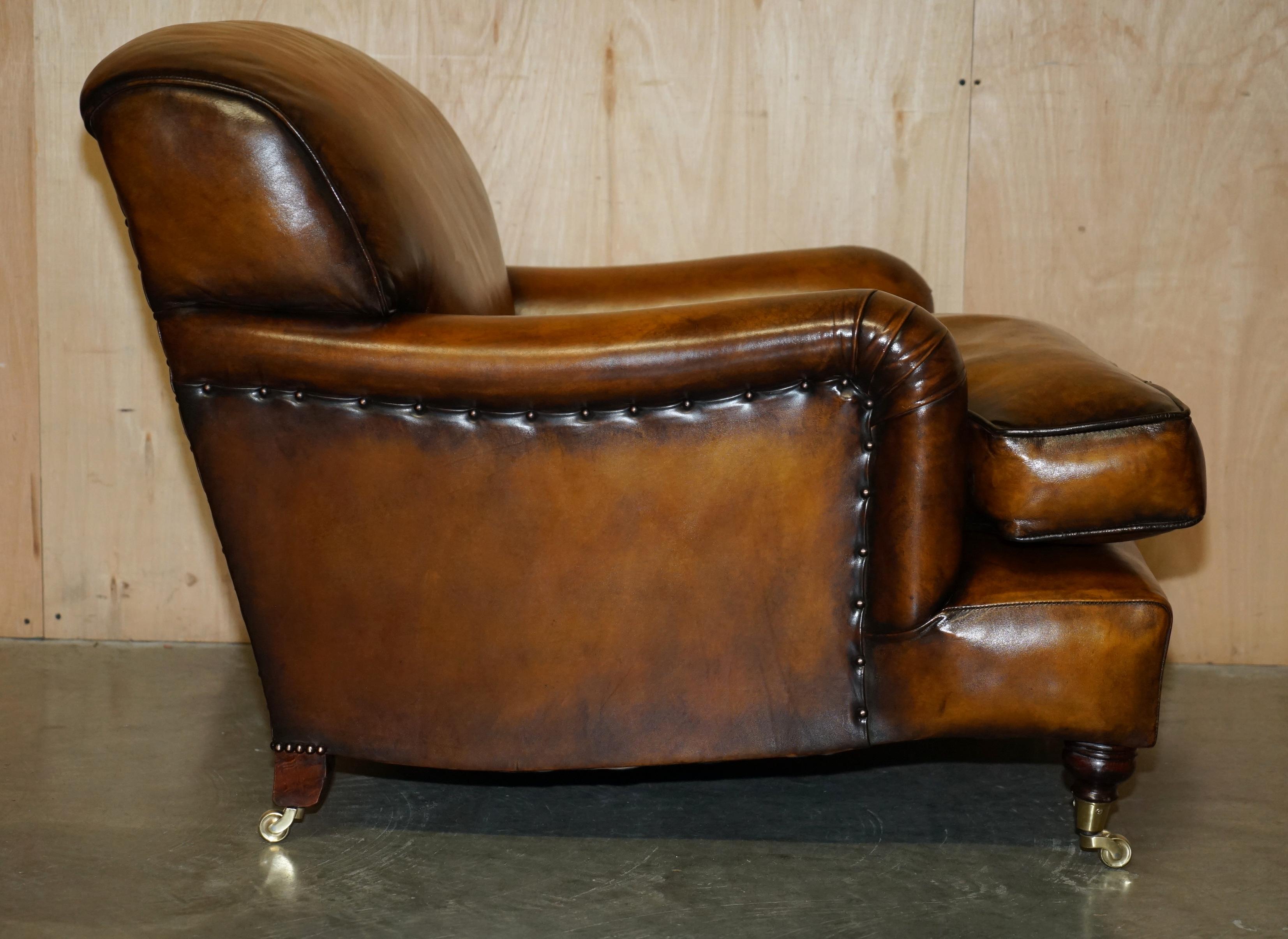 RESTORED HOWARD & SON'S Style SIGNATURE SCROLL ARM Style BROWN LEATHER ARMCHAiR im Angebot 3