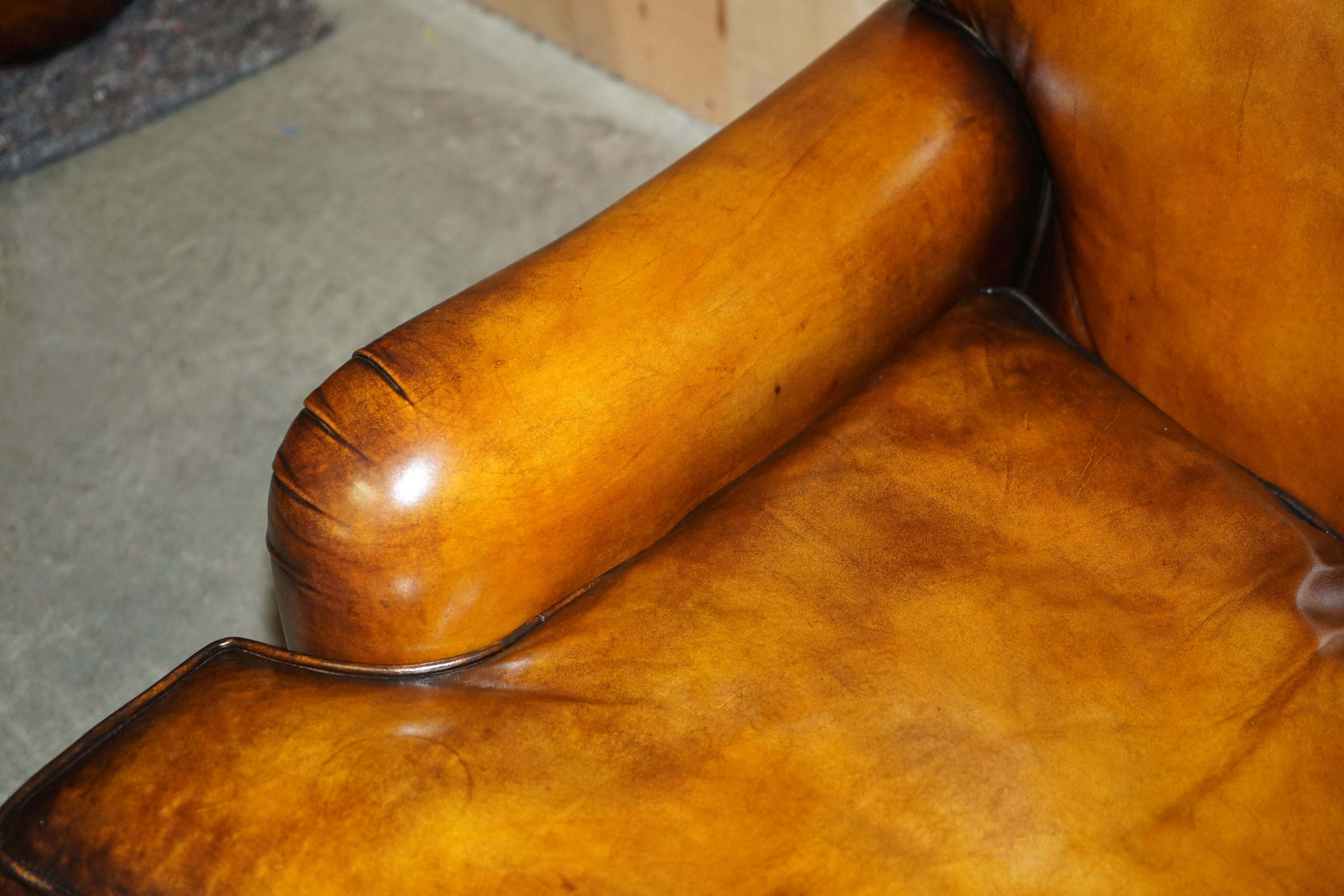 RESTORED HOWARD & SON'S Style SIGNATURE SCROLL ARM Style BROWN LEATHER ARMCHAiR (Leder) im Angebot