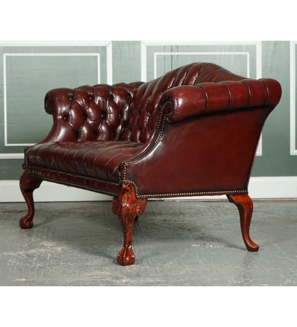 Restored Hump Camel Back Regency Chesterfield Buttoned Sofa in HandDyed Burgundy In Good Condition For Sale In Pulborough, GB