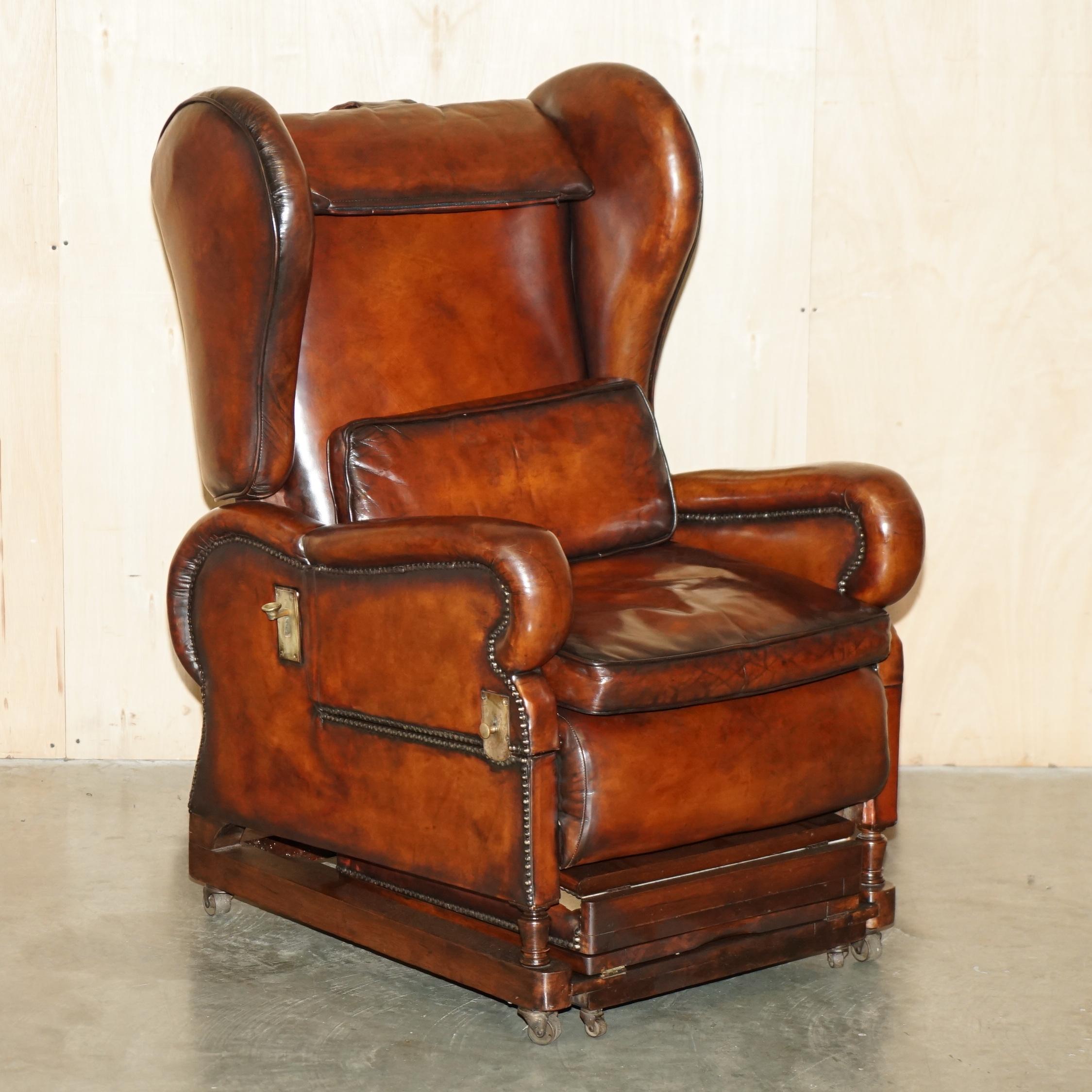 Royal House Antiques

The House of Antiques a le plaisir de proposer à la vente ce superbe fauteuil victorien J Foot & Son, entièrement restauré et recouvert de cuir marron teinté à la main. 

Veuillez noter que les frais de livraison indiqués ne
