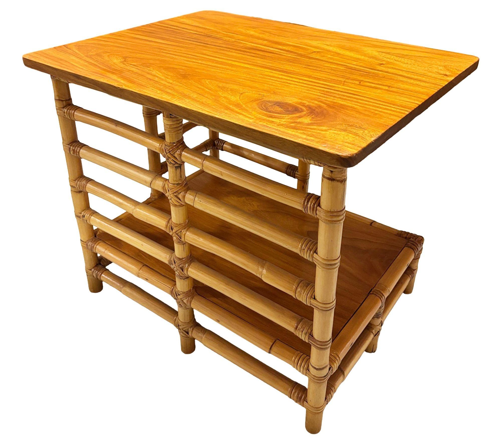 Restaurierter asymmetrischer Rattan-Beistelltisch „Jacob's Ladder“ (Moderne der Mitte des Jahrhunderts) im Angebot