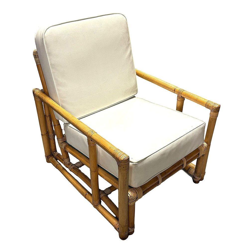 Queste sedie da salotto in rattan restaurate con braccioli cubisti moderni riprendono i classici disegni dell'Asia orientale, come quelli resi famosi da James Mont, mostrando una miscela di artigianato classico e stile contemporaneo del Medioevo. Il