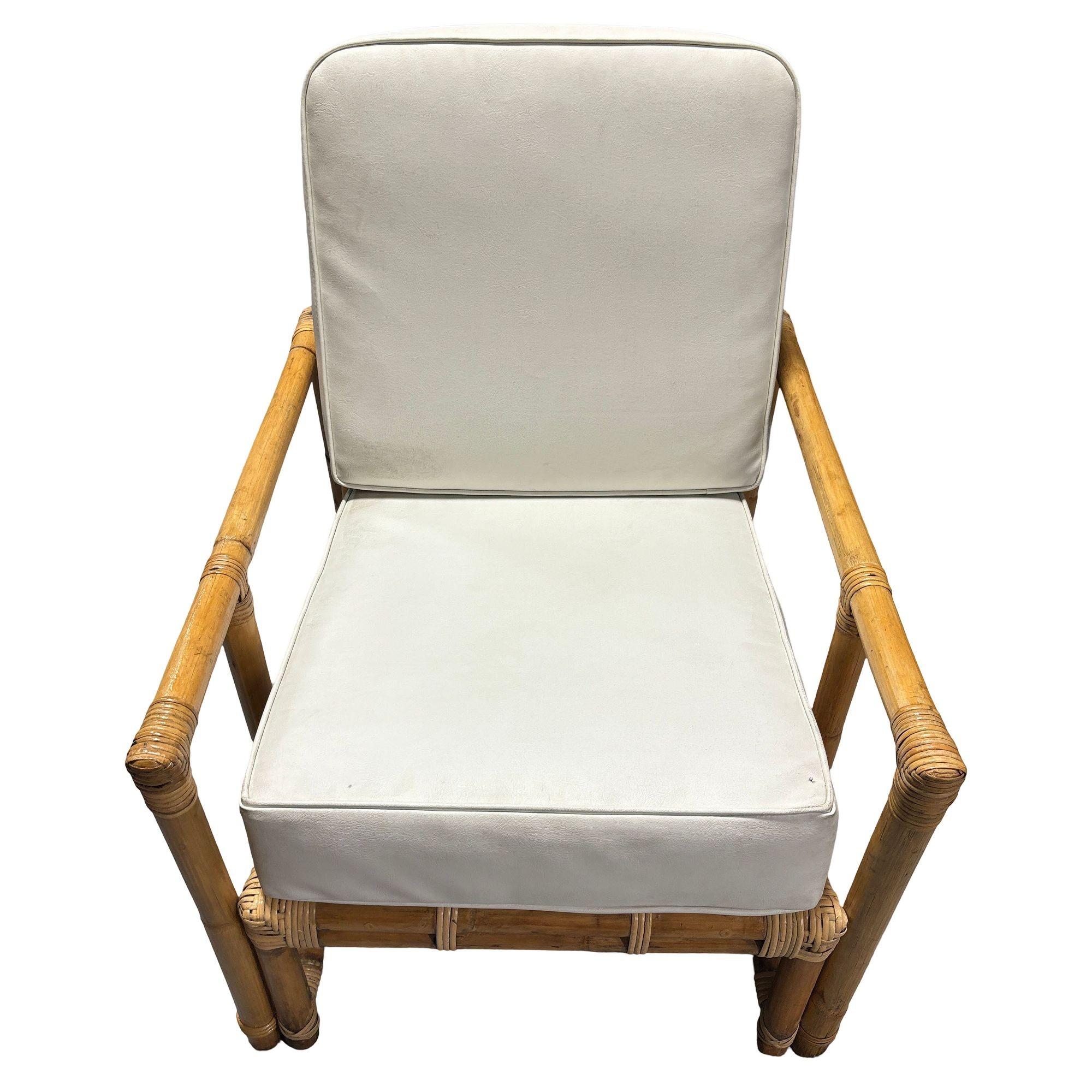 Mid-Century moderno Sedie da salotto in rattan restaurate ispirate a James Mont con braccioli modernisti in vendita