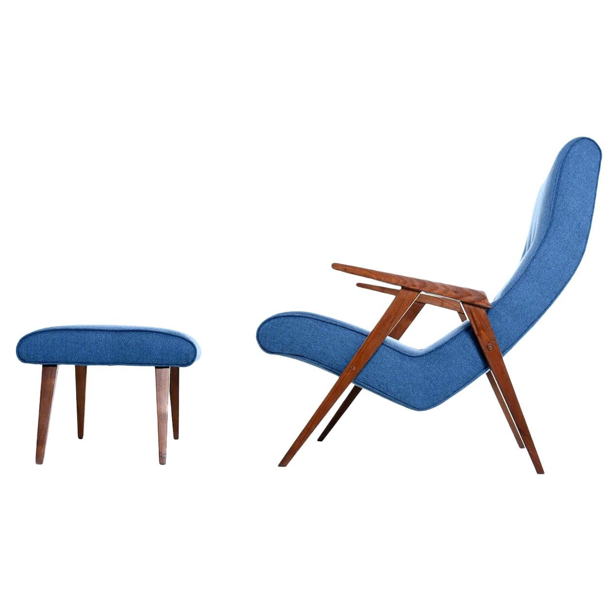 Dies ist eine Frage des Kopfkratzen. Wir sind völlig verblüfft über den Hersteller dieses Sessels und der Ottomane im Scoop-Stil aus den späten 1950er Jahren. Es sieht aus wie ähnliche Arbeiten von Adrian Pearsall und Jens Risom:: ist es aber nicht.