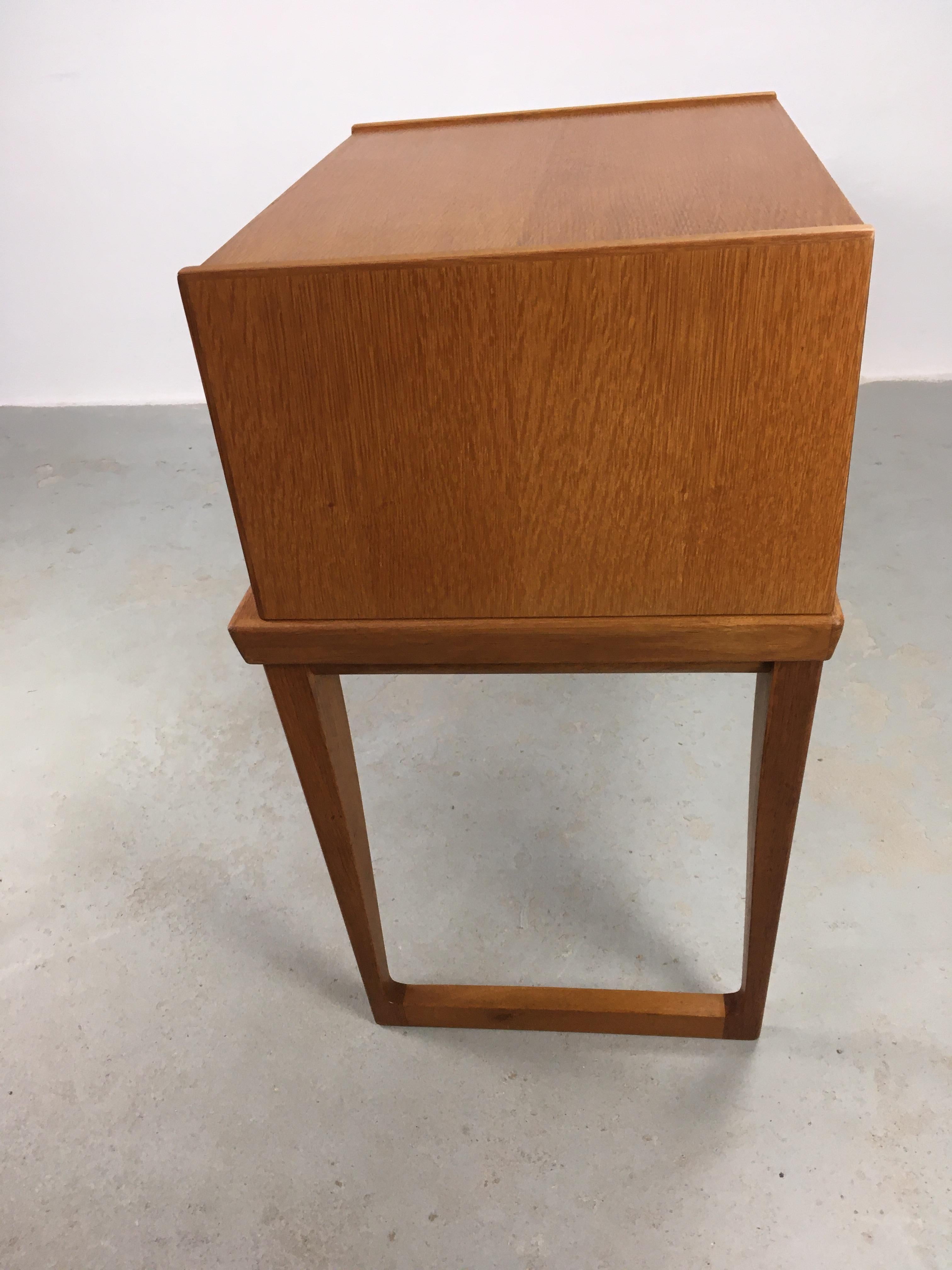Restored and Refinished Kai Kristiansen Oak Side Table with Chest of Drawers For Sale 1