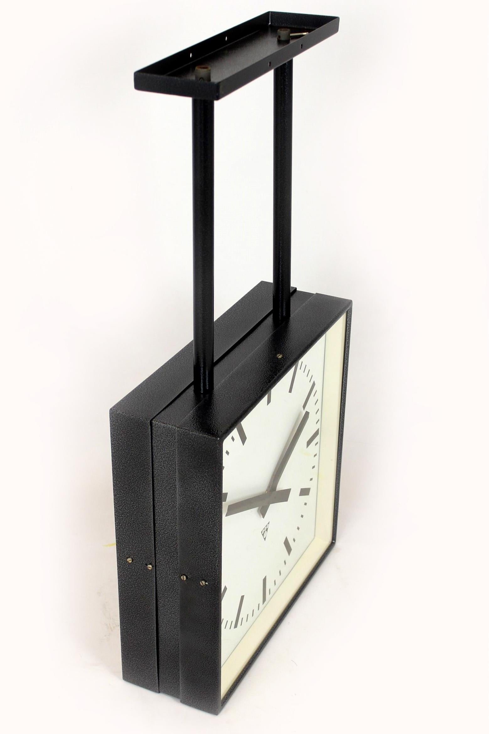 Gran reloj ferroviario de doble cara restaurado de Pragotron, años 80 4