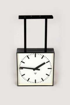 Orologio ferroviario bifacciale di grandi dimensioni restaurato di Pragotron, anni '80