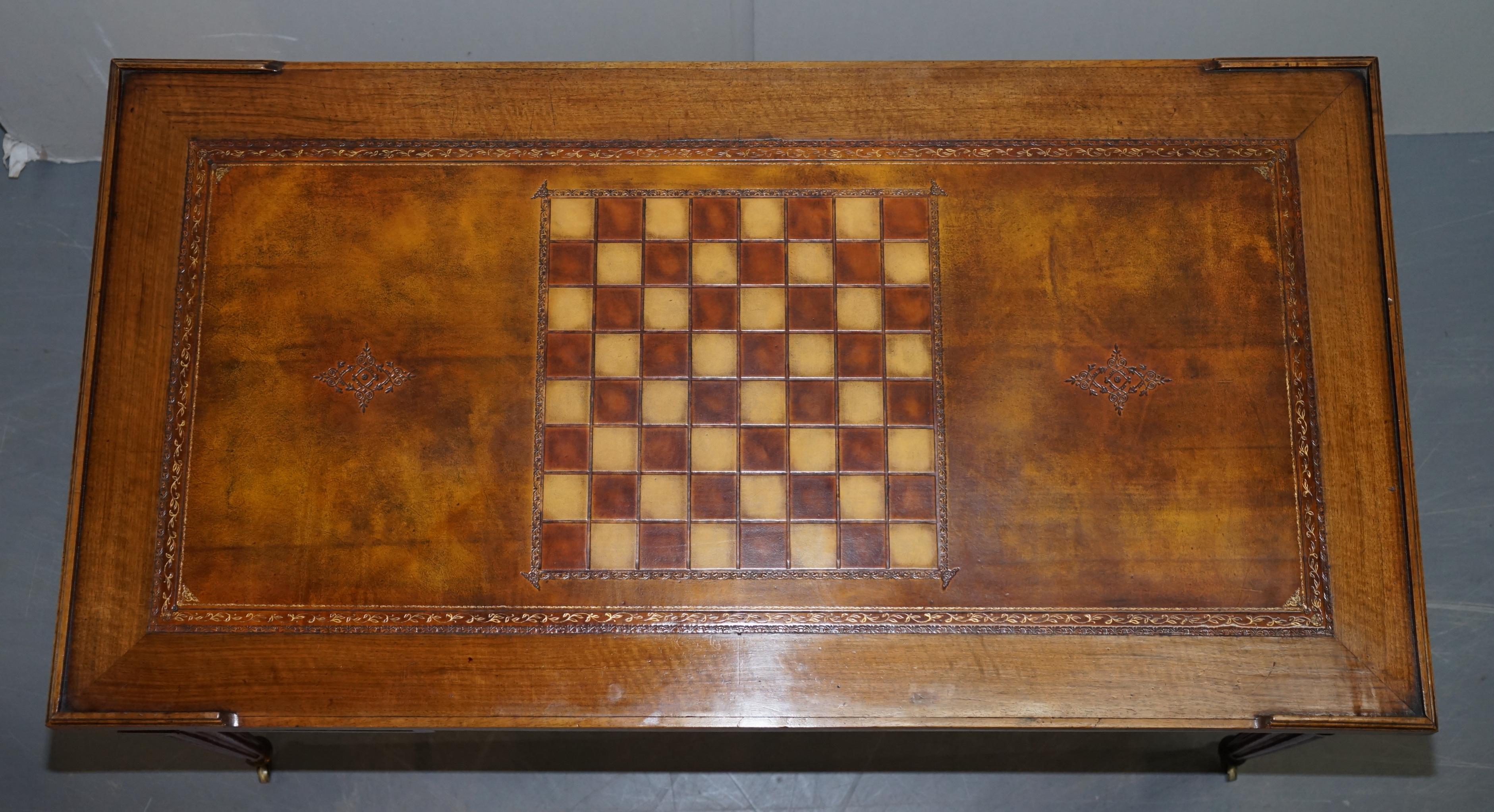 Restored Louis XVI 18th Century Hardwood Walnut Leather Tric Trac Games Table For Sale 2