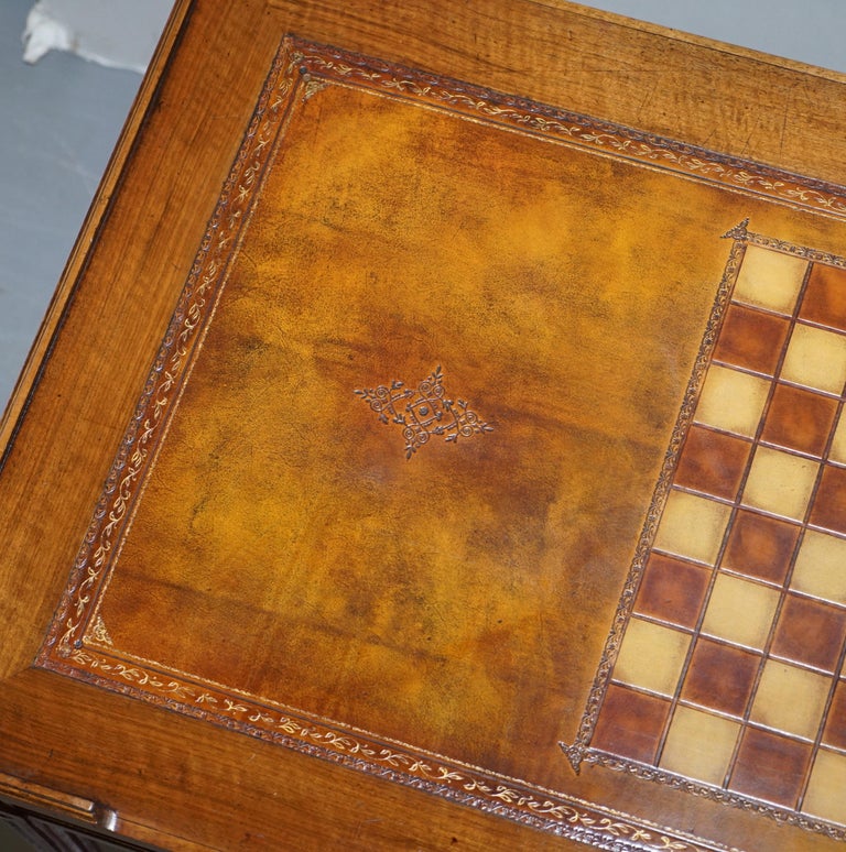 Restored Louis XVI 18th Century Hardwood Walnut Leather Tric Trac Games Table For Sale 3