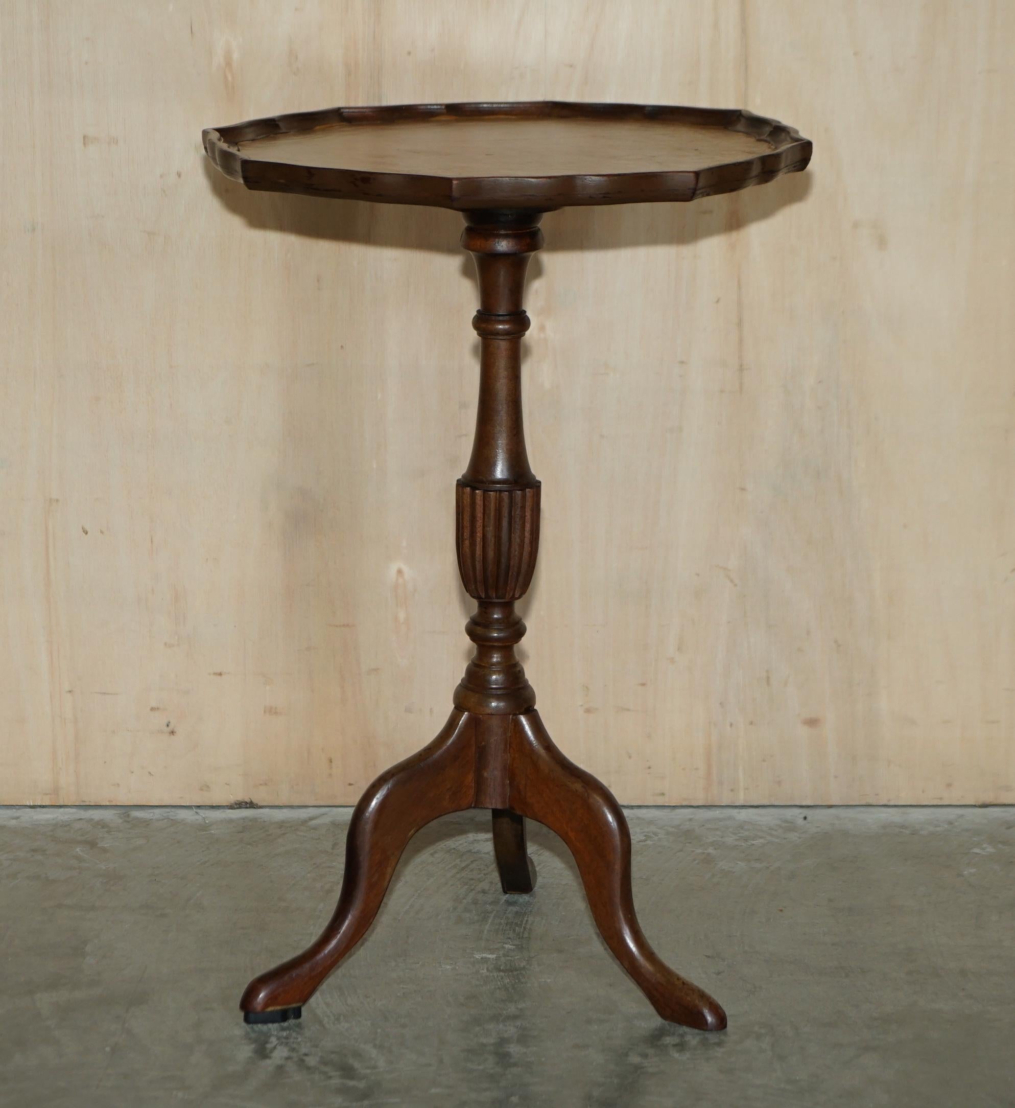 Restored Hardwood Pie Crust Edge Green Leather Tripod Side End Lamp Wine Table For Sale 10