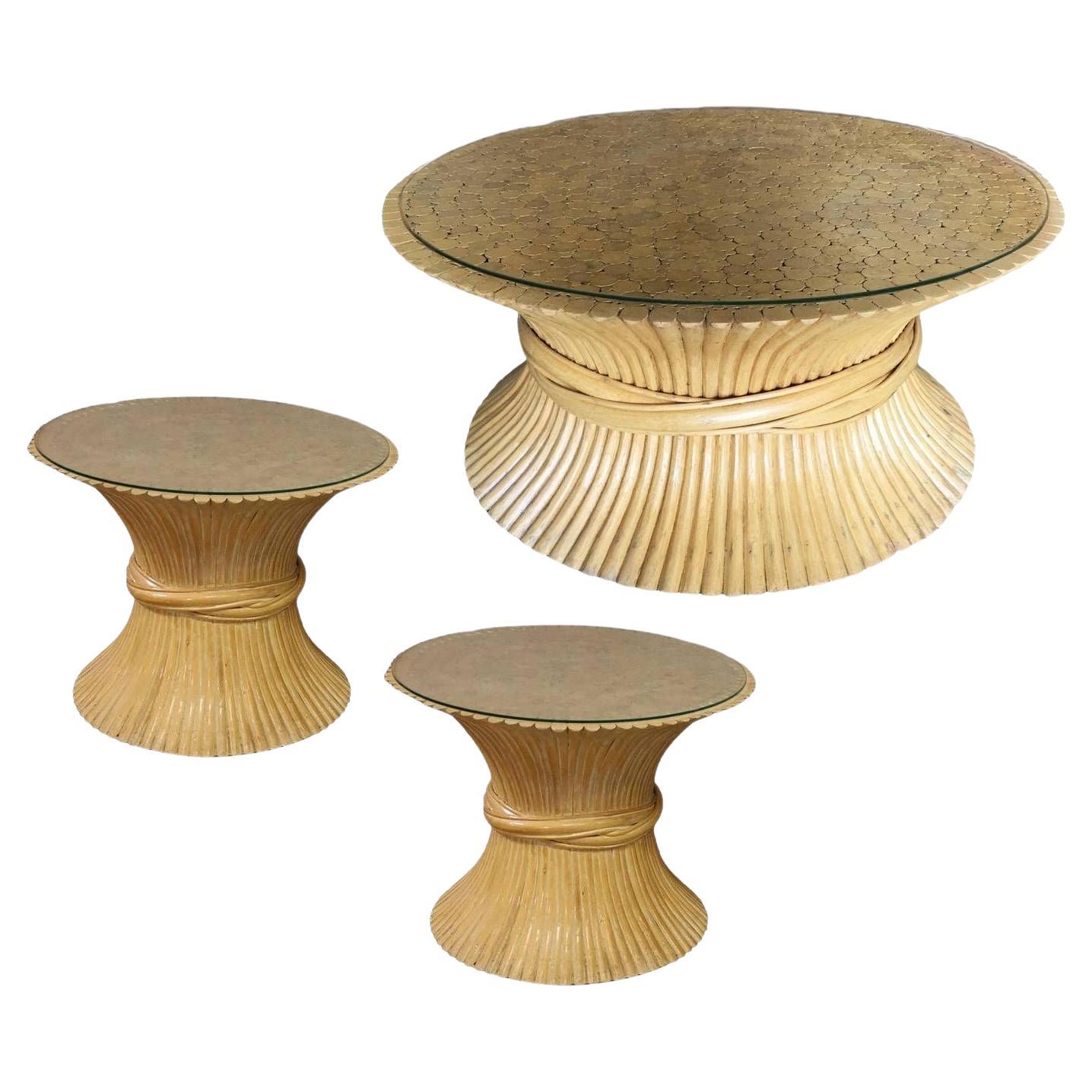 Restaurierter Mcguire Corseted Hour Glass Rattan-Couchtisch und Beistelltisch-Set aus Glas im Angebot