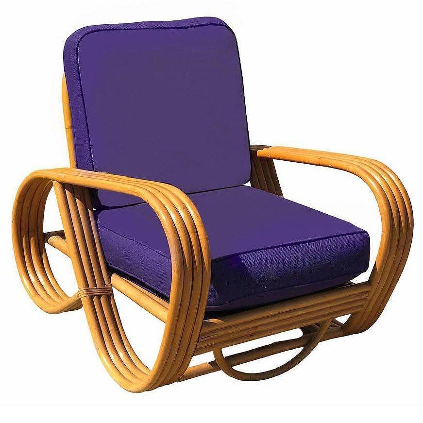 Cet ensemble de salon magnifiquement restauré comprend un canapé Reverse Pretzel à 4 brins et 3 places ainsi qu'un ensemble de deux chaises longues. Chaque pièce est dotée d'élégants bras à 4 brins 