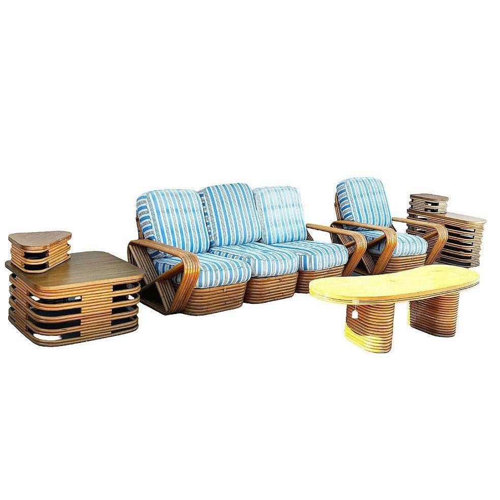 Cet ensemble de salon magnifiquement restauré présente un design classique du milieu du siècle inspiré de Paul Frankl et comprend un canapé, une chaise longue, une table basse et deux tables d'appoint différentes. Chaque pièce est composée d'une