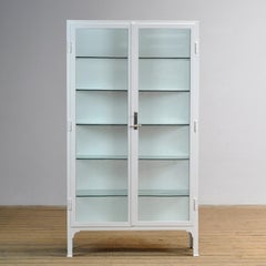 Restaurierter Medizinschrank, 1930er Jahre