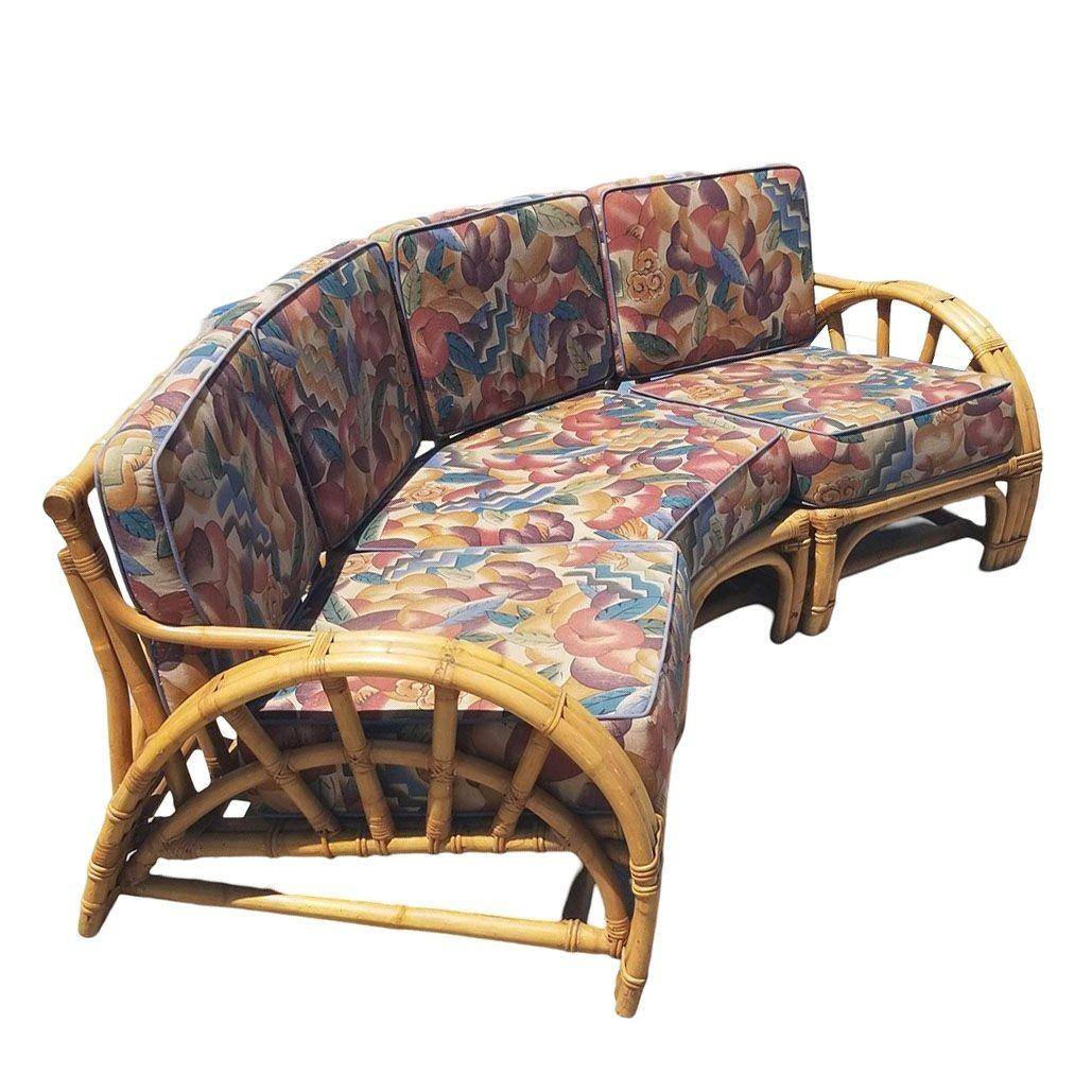 Ce canapé sectionnel à rayons à trois brins de 1930, conçu à la manière de Paul Frankl, a été magnifiquement restauré. Ses accoudoirs en forme de 
