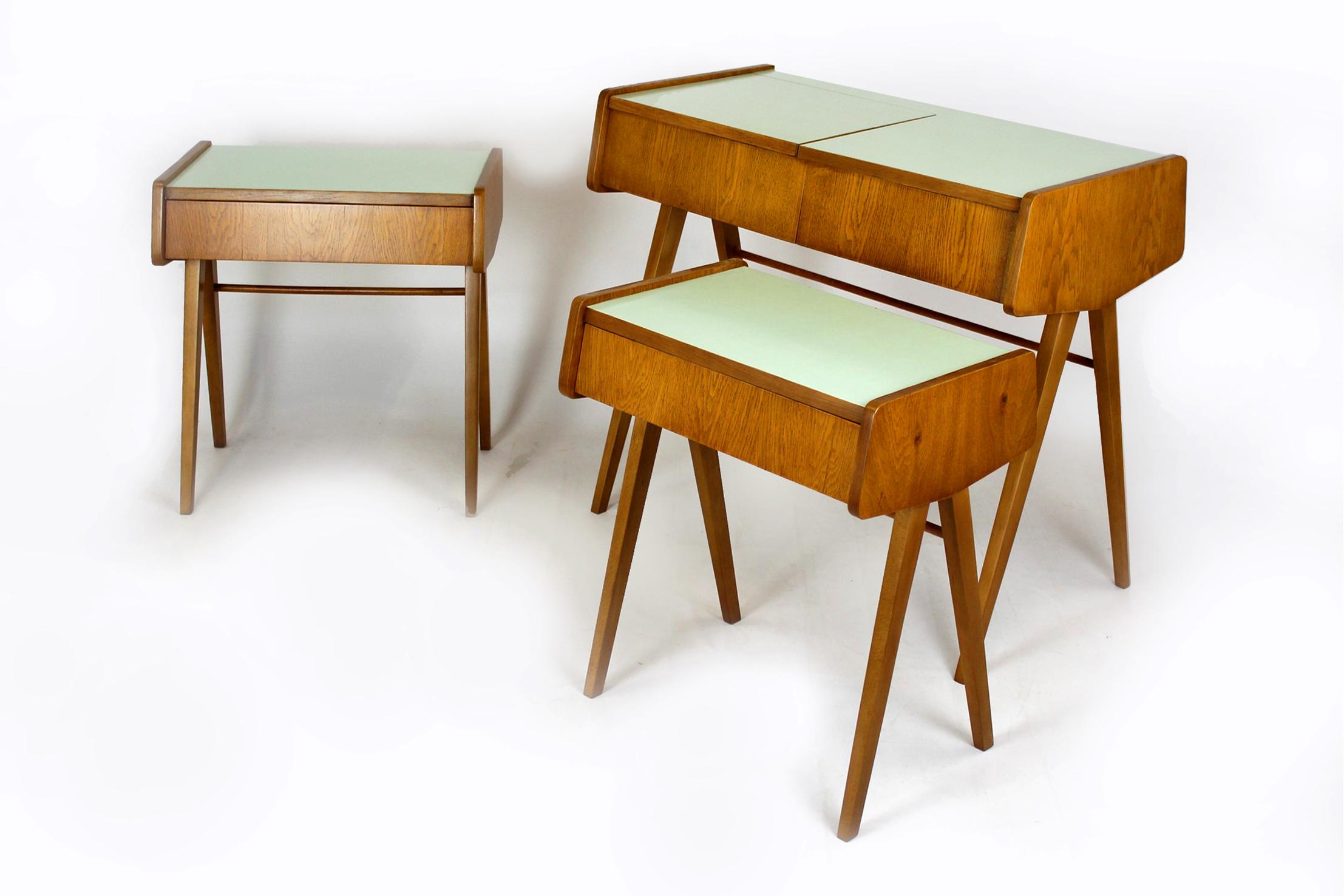 XX secolo Restored Mid-Century Bedroom Set from Zapadoslovenske Zavody, Czechia, 1960s in vendita