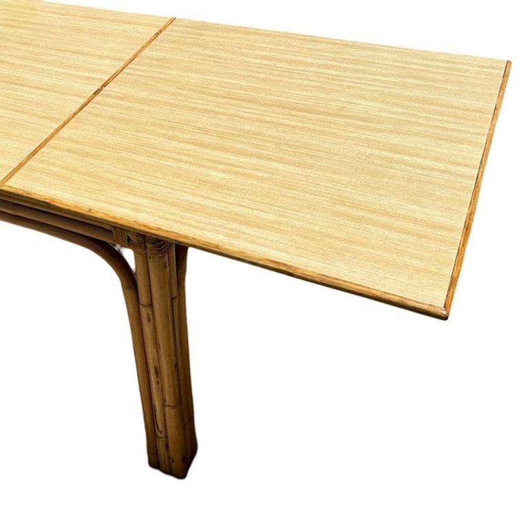 Mesa de comedor de ratán rubio restaurada de mediados de siglo con hoja articulada extensible Moderno de mediados de siglo en venta