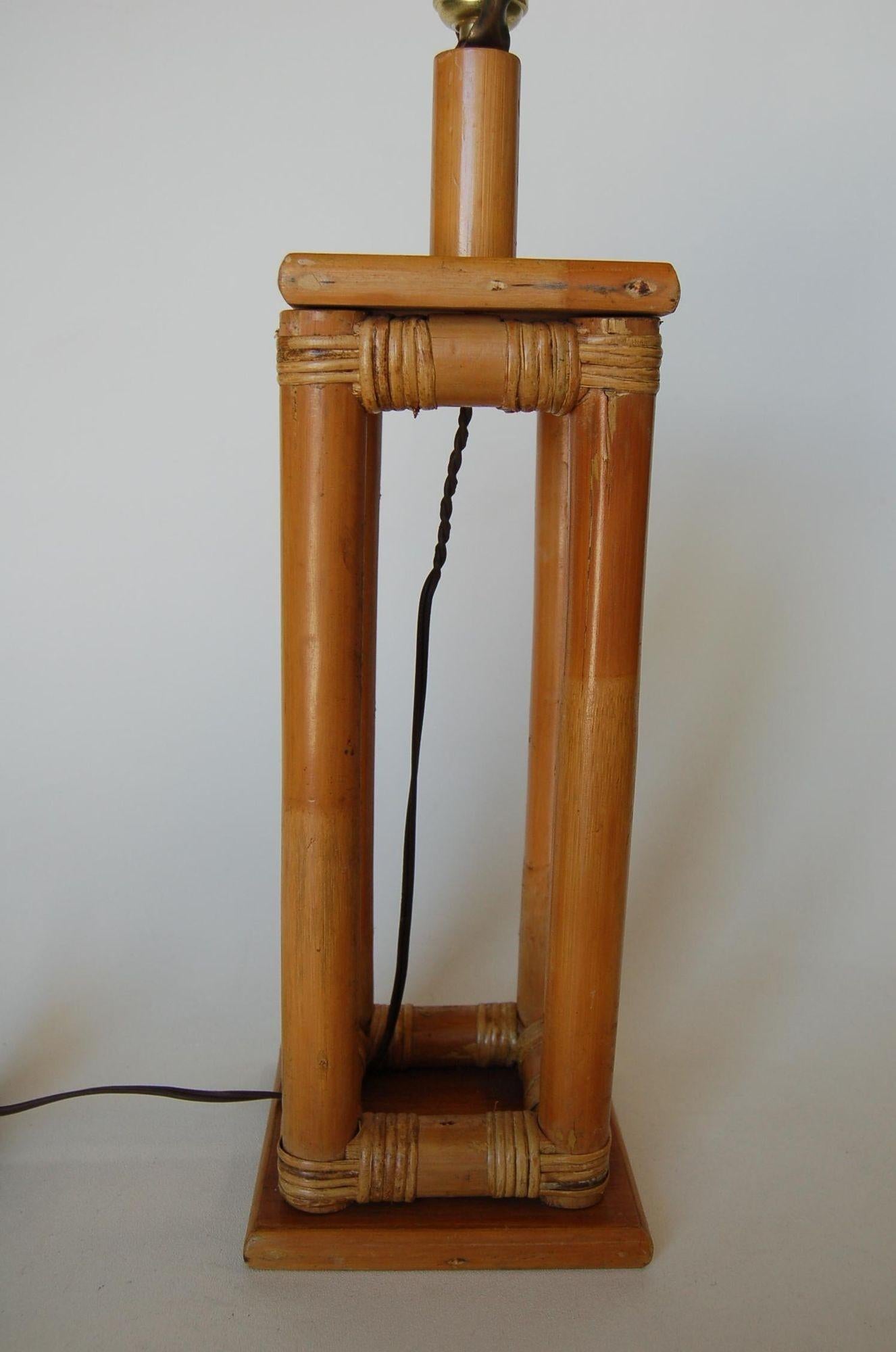 Restored Mid-Century rattan pao table lamp in box shape fixed to a square wood base

1950, United States

Measures: 6.5