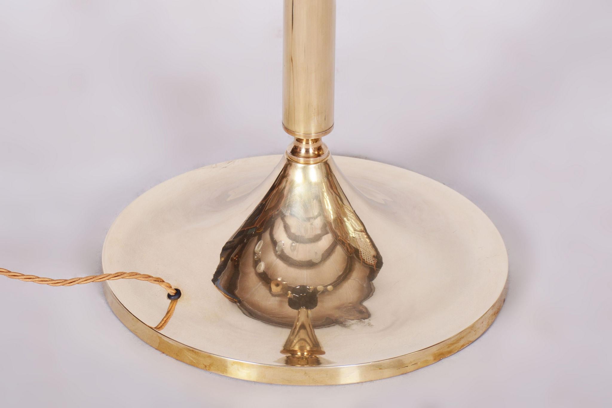 Restored Mid-Century Brass Floor Lamp, By Kamenický Šenov, Czech, 1960s In Good Condition For Sale In Horomerice, CZ