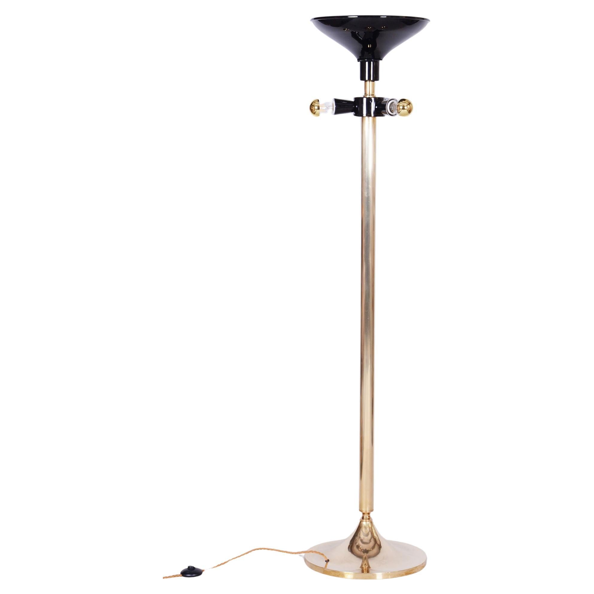 Restaurierte Stehlampe aus Messing aus der Mitte des Jahrhunderts, von Kamenický Šenov, Tschechisch, 1960er Jahre im Angebot