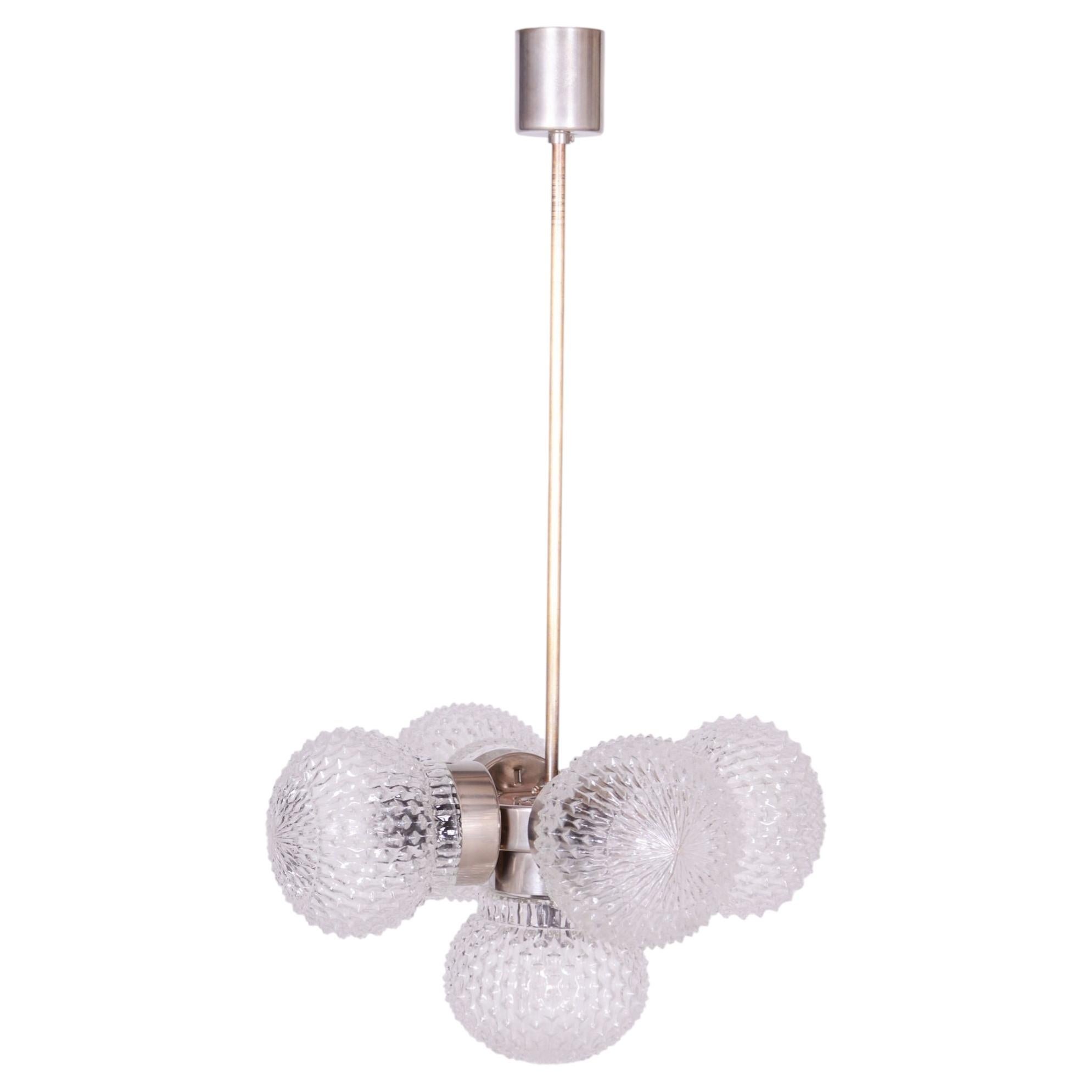 Lampadario di metà secolo restaurato, di Kamenický Šenov, ottone, vetro, Repubblica Ceca, anni '60