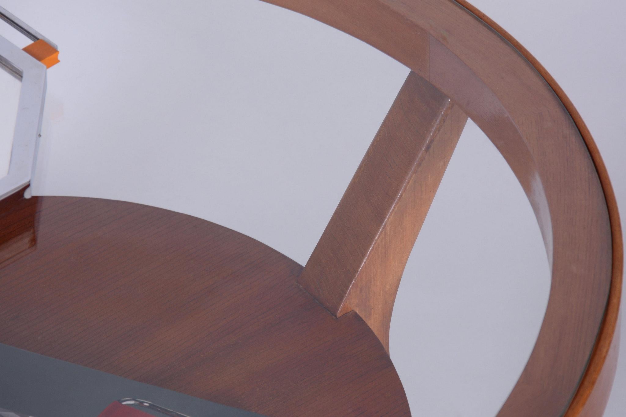 Table basse restaurée du milieu du siècle, Oak Oak, Glass, Czech, 1950s en vente 1