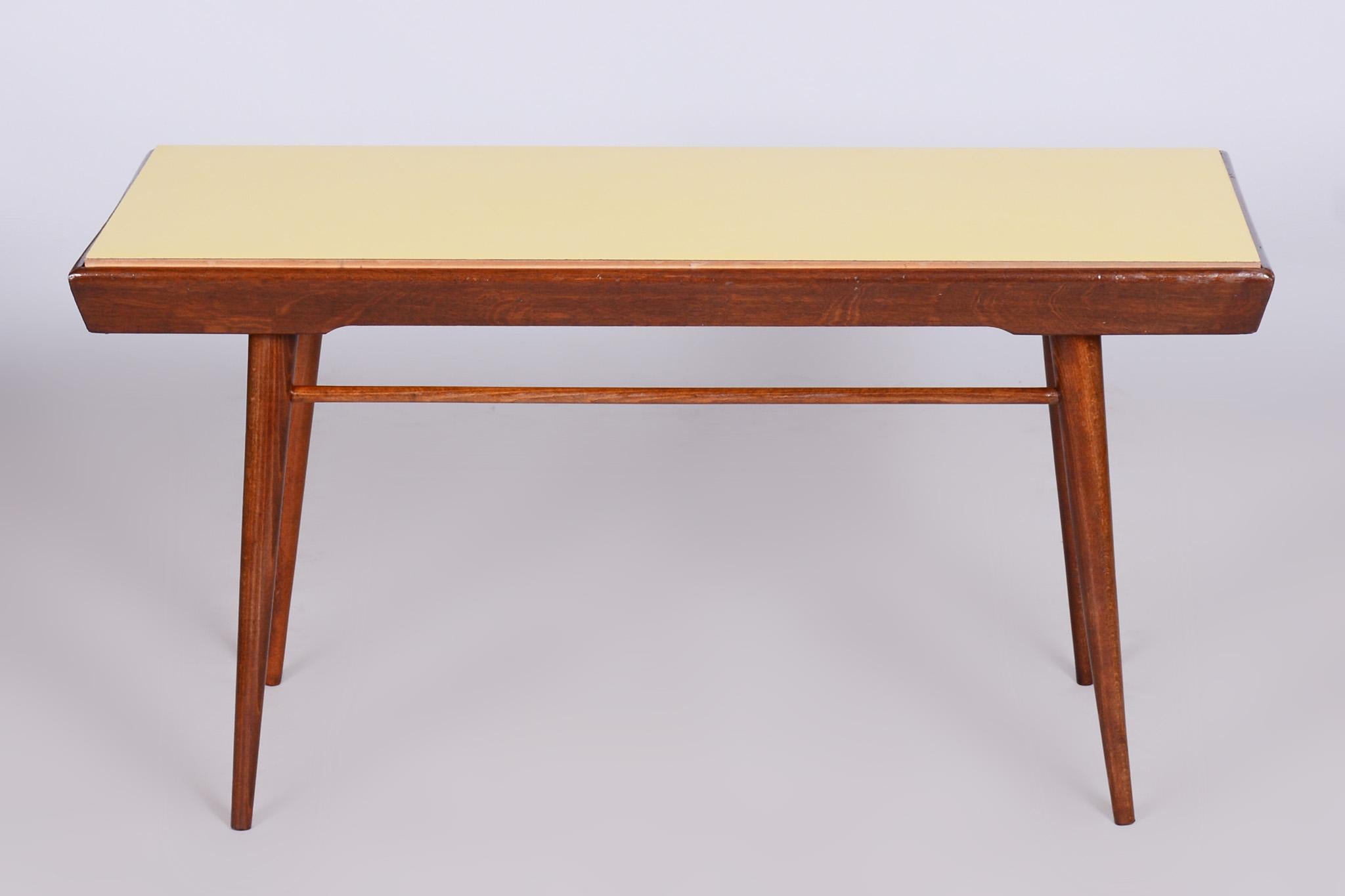 Mid-Century Modern Table basse du milieu du siècle restaurée, plateau pivotant, hêtre, Umakart, Tchèque, années 1950 en vente