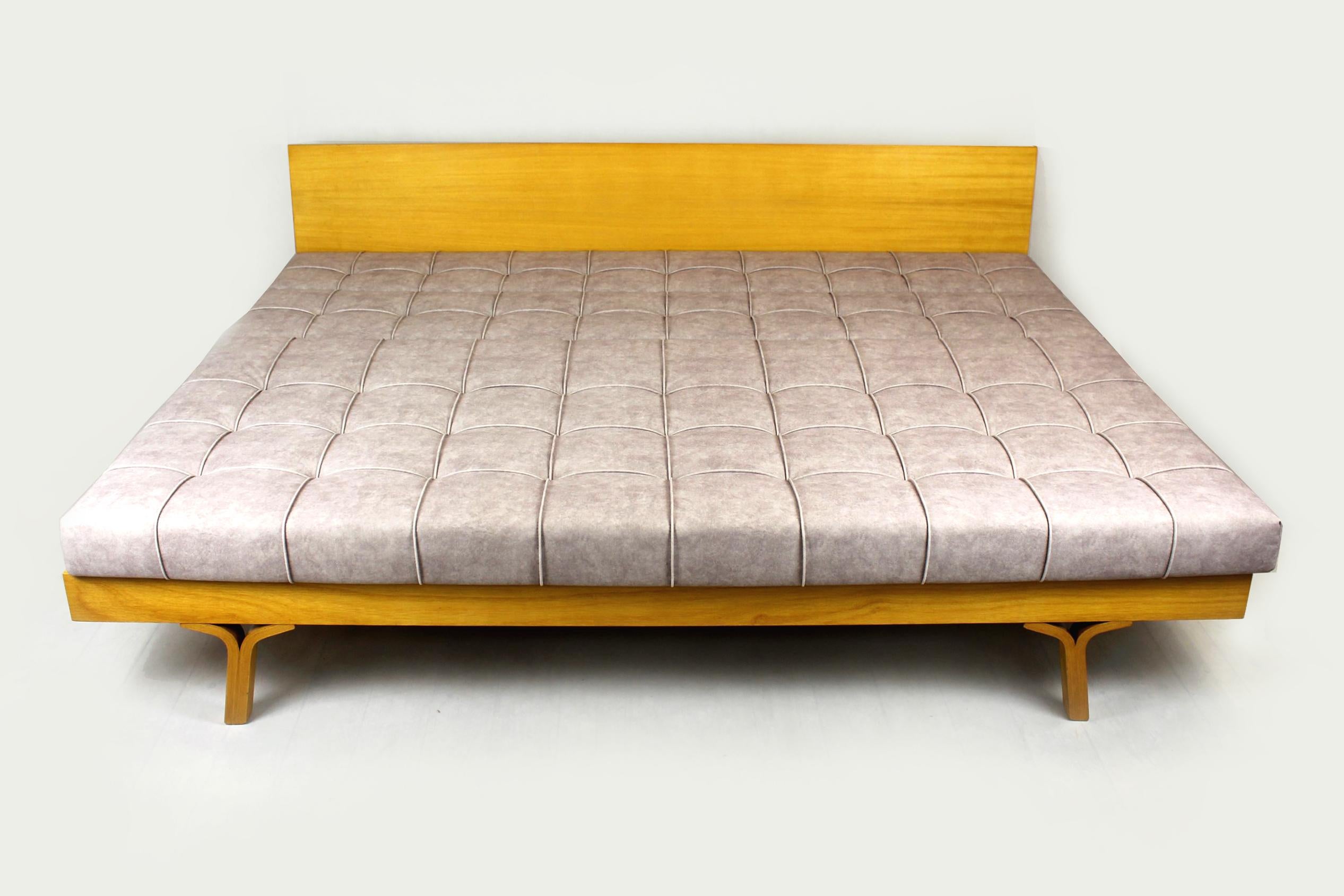 Czech Restored Mid-Century Convertible Sofa by Ludvik Volak for Holesov, 1960s