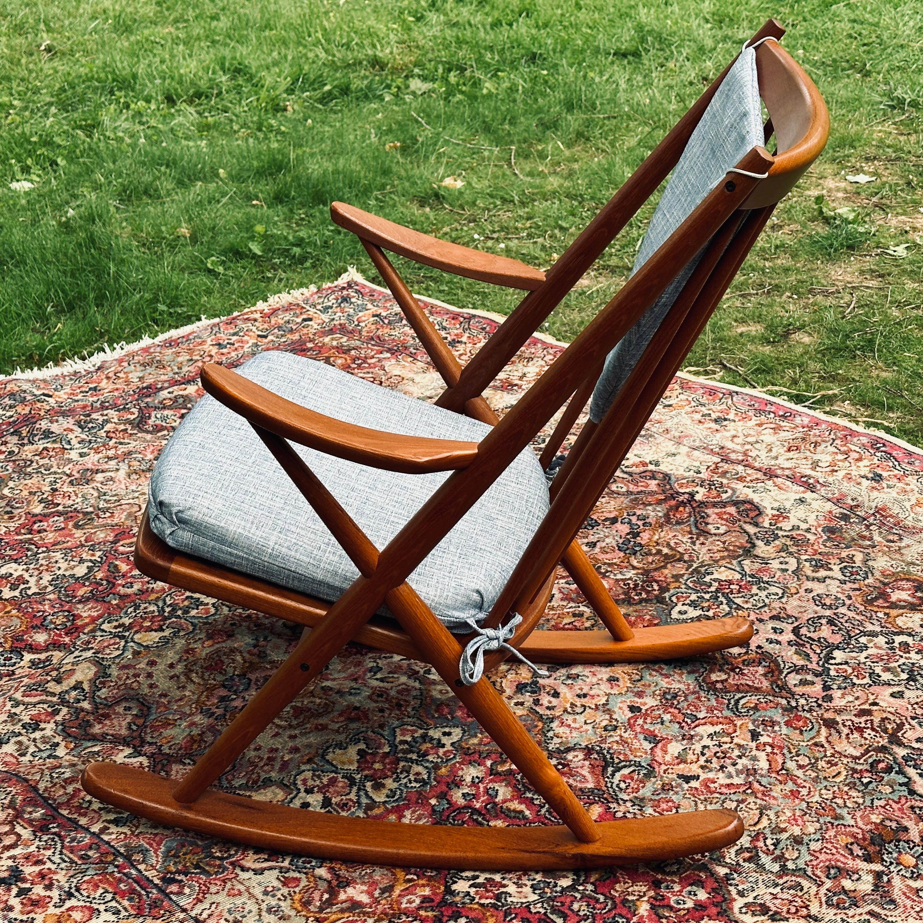 Restored Mid-Century Danish Modern Teak Rocker Rocking Chair In Good Condition For Sale In West Chester, PA