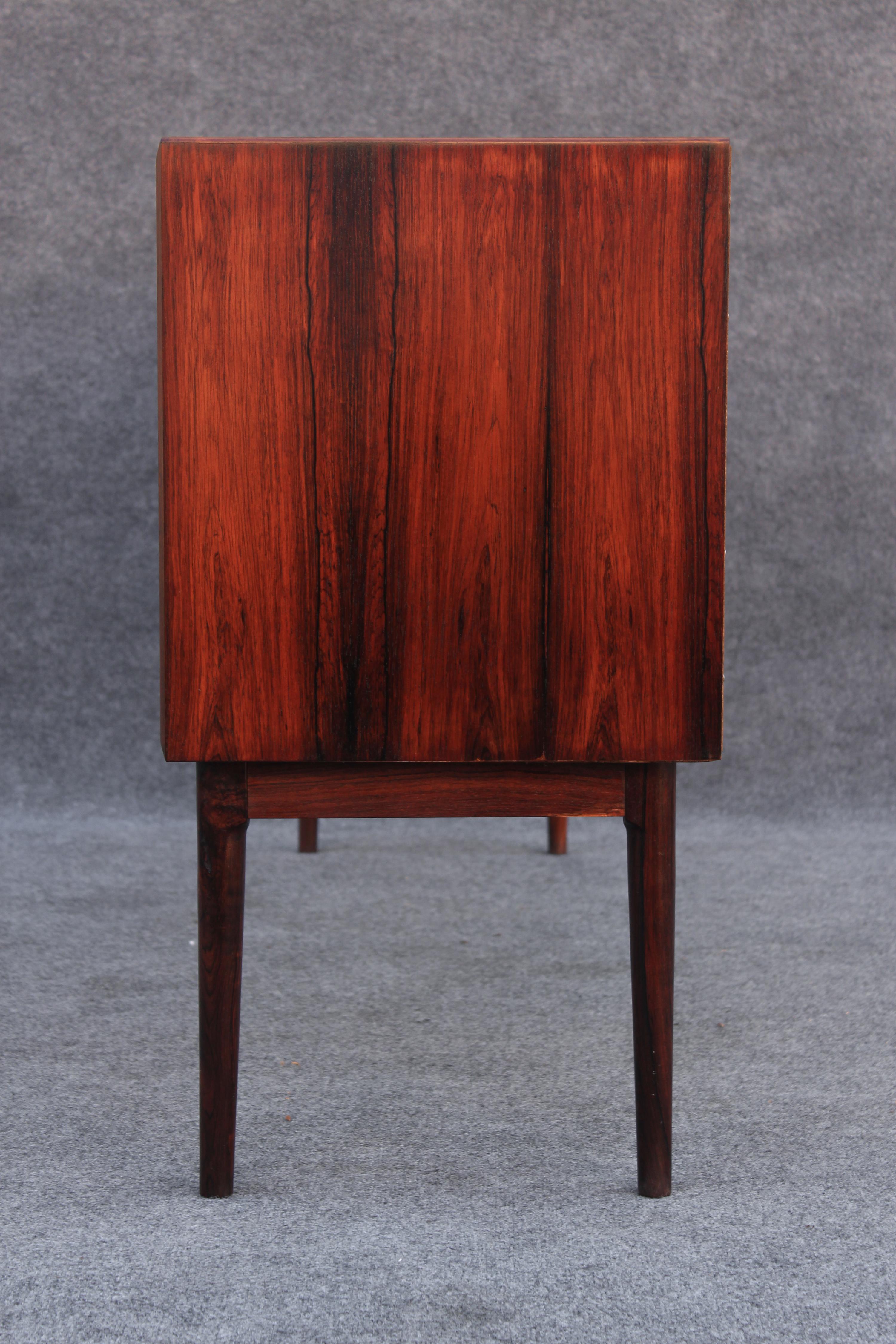 Restored Mid Century Danish Style Cabinet High Contrast Rosewood Made in Norway For Sale 5