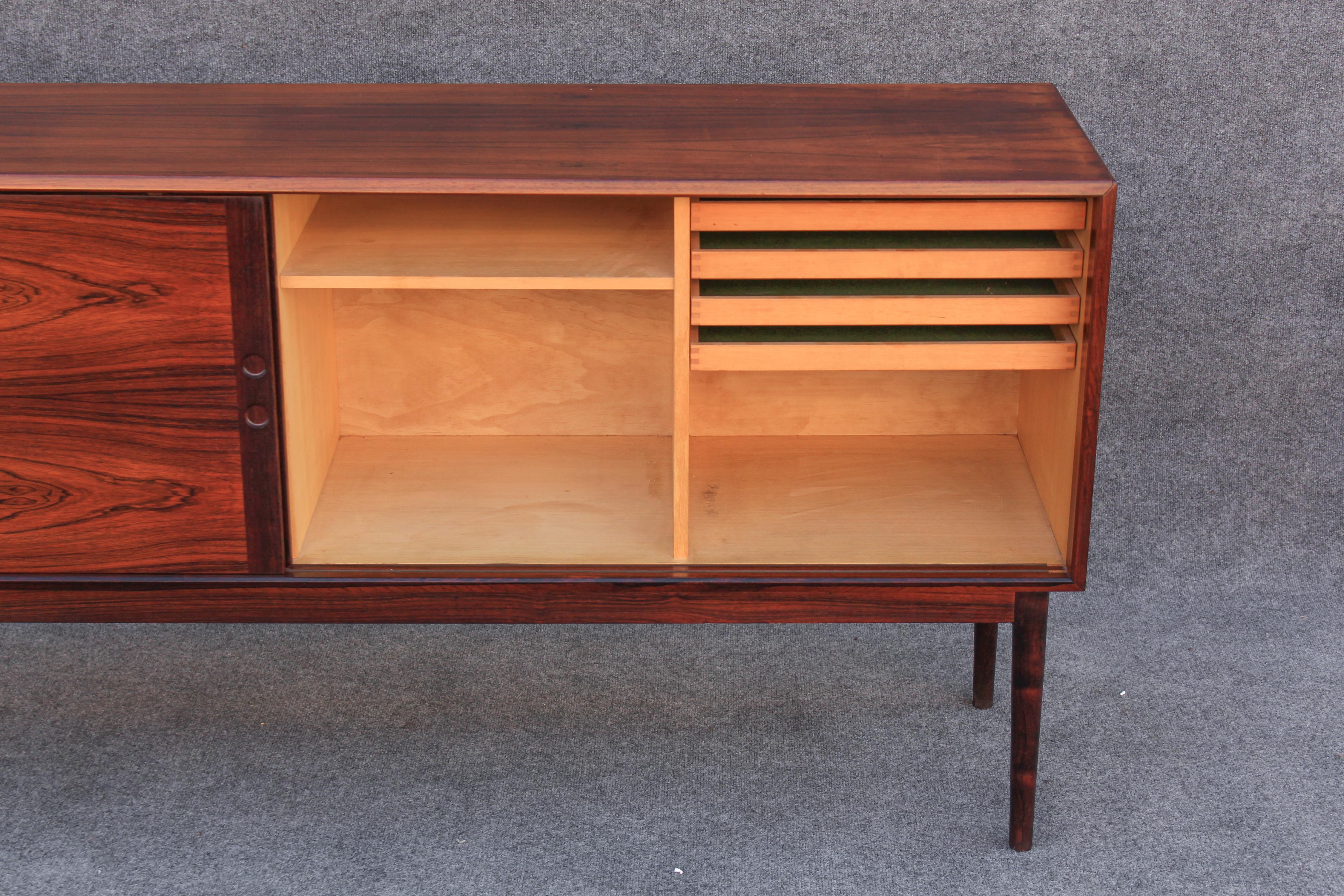 Restored Mid Century Danish Style Cabinet High Contrast Rosewood Made in Norway For Sale 10