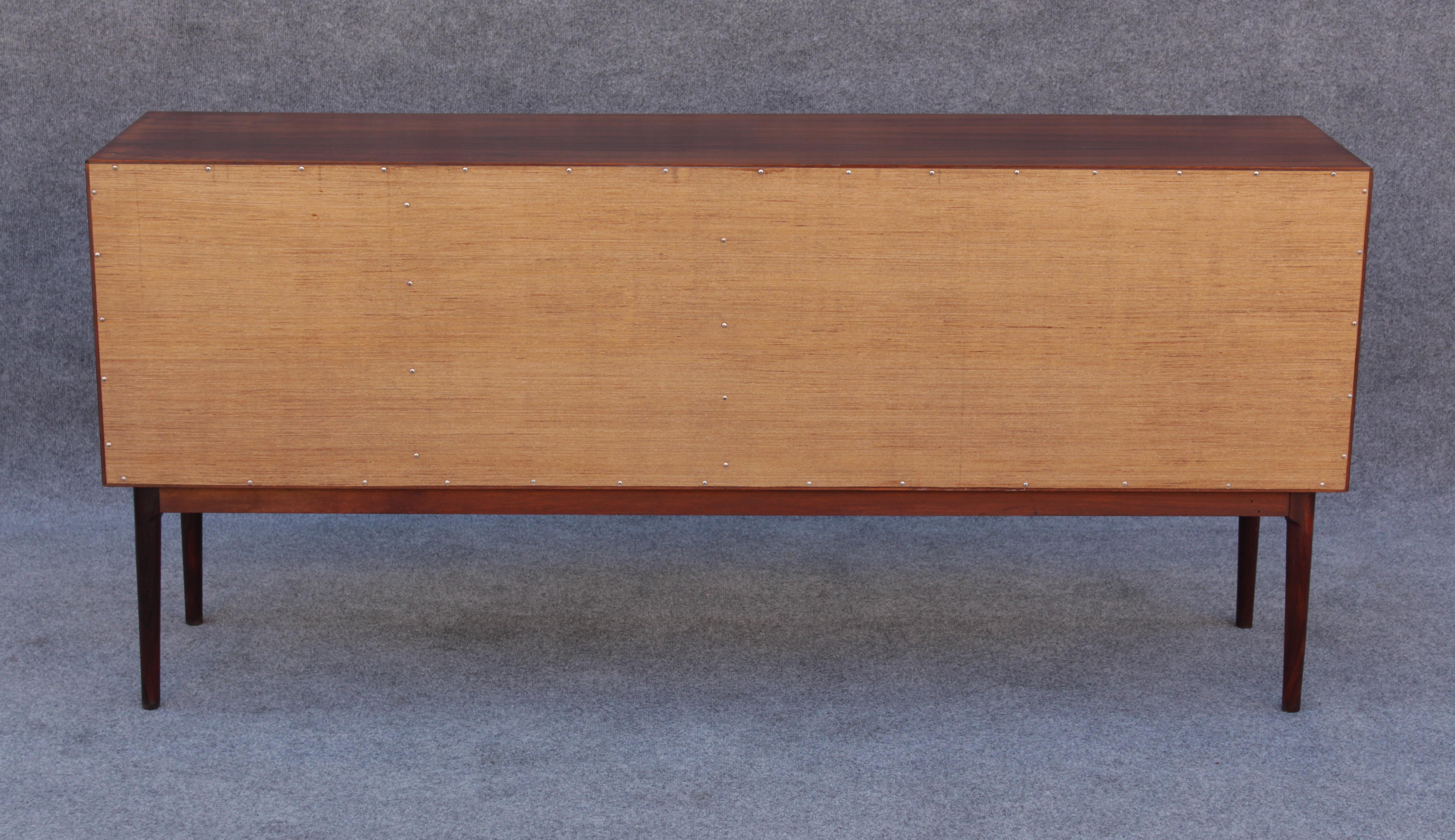 Restored Mid Century Danish Style Cabinet High Contrast Rosewood Made in Norway For Sale 12