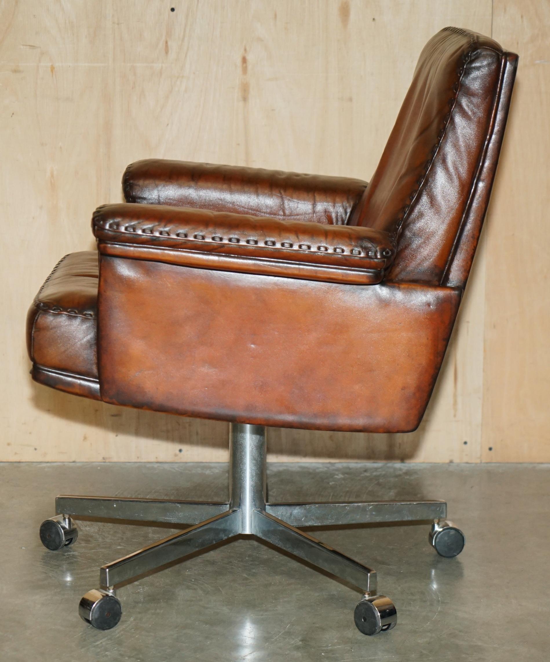 SILLA DE SEDE DS35 EJECUTIVA DE MEDIO SIGLO RESTAURADA DE CUERO MARRÓN PARA DIVISORES en venta 12